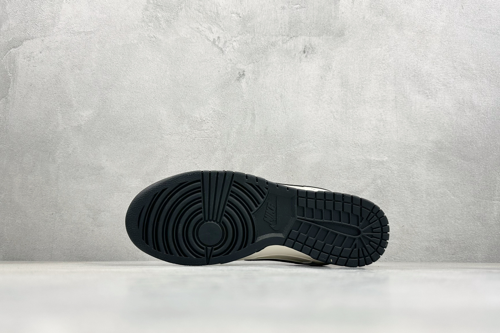 260 Nike Dunk Low 2026 丙午马年限定款 Swoosh 标识融入红黑撞色的中式祥云纹样 YX5066-416-Chinese UA Cheap High Quatity Brand Clothes Bags handbags Sneakers wholesale wholesaler seller from China Factory suppliers Fashion Clothing Shoes best Quality Beautiful Price 260 Nike Dunk Low 2026 丙午马年限定款 Swoosh 标识融入红黑撞色的中式祥云纹样 YX5066-416