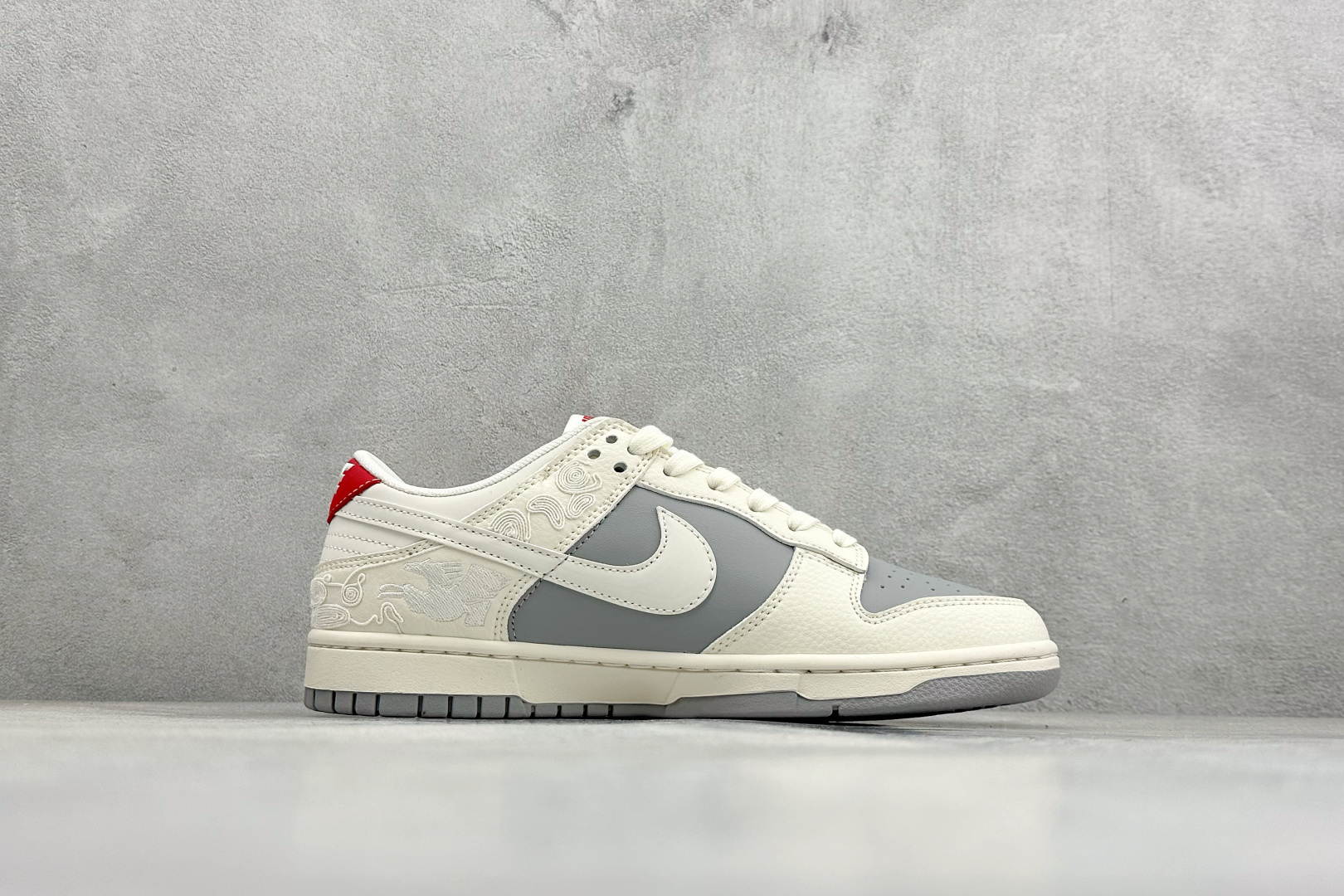 260 Nike Dunk Low Retro 马年限定 周年高端定制 低帮休闲板鞋 XT6988-158-Chinese UA Cheap High Quatity Brand Clothes Bags handbags Sneakers wholesale wholesaler seller from China Factory suppliers Fashion Clothing Shoes best Quality Beautiful Price 260 Nike Dunk Low Retro 马年限定 周年高端定制 低帮休闲板鞋 XT6988-158