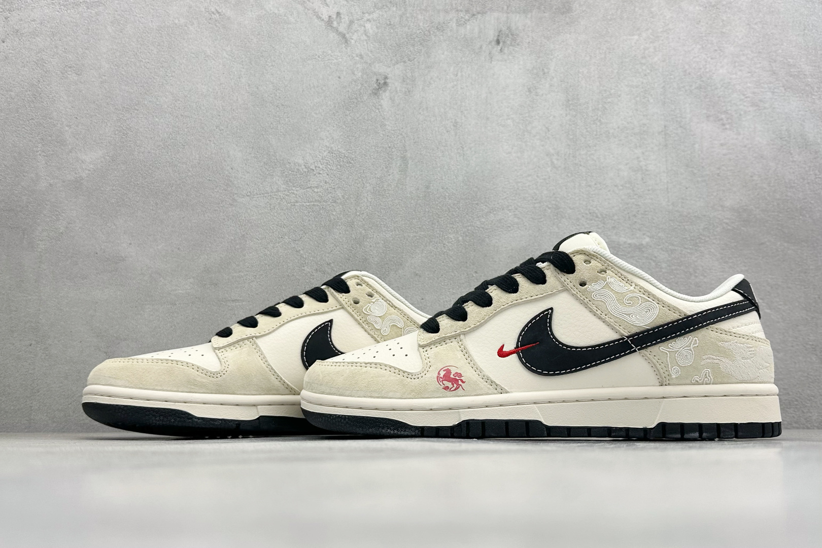 260 Nike Dunk Low Retro 马年限定 周年高端定制 低帮休闲板鞋 ZH2598-802-Chinese UA Cheap High Quatity Brand Clothes Bags handbags Sneakers wholesale wholesaler seller from China Factory suppliers Fashion Clothing Shoes best Quality Beautiful Price 260 Nike Dunk Low Retro 马年限定 周年高端定制 低帮休闲板鞋 ZH2598-802