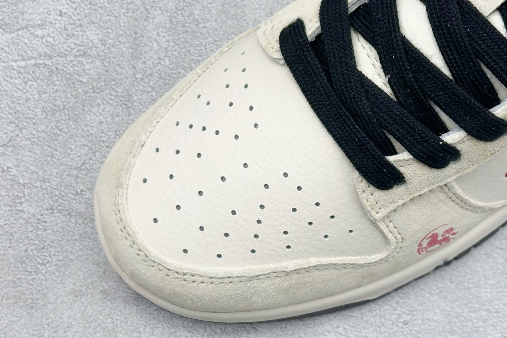 260 Nike Dunk Low Retro 马年限定 周年高端定制 低帮休闲板鞋 ZH2598-802-Chinese UA Cheap High Quatity Brand Clothes Bags handbags Sneakers wholesale wholesaler seller from China Factory suppliers Fashion Clothing Shoes best Quality Beautiful Price 260 Nike Dunk Low Retro 马年限定 周年高端定制 低帮休闲板鞋 ZH2598-802