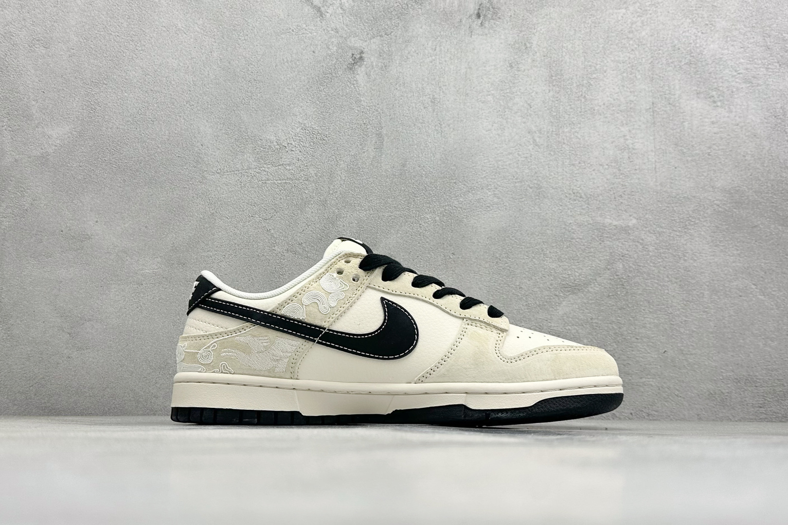 260 Nike Dunk Low Retro 马年限定 周年高端定制 低帮休闲板鞋 ZH2598-802-Chinese UA Cheap High Quatity Brand Clothes Bags handbags Sneakers wholesale wholesaler seller from China Factory suppliers Fashion Clothing Shoes best Quality Beautiful Price 260 Nike Dunk Low Retro 马年限定 周年高端定制 低帮休闲板鞋 ZH2598-802
