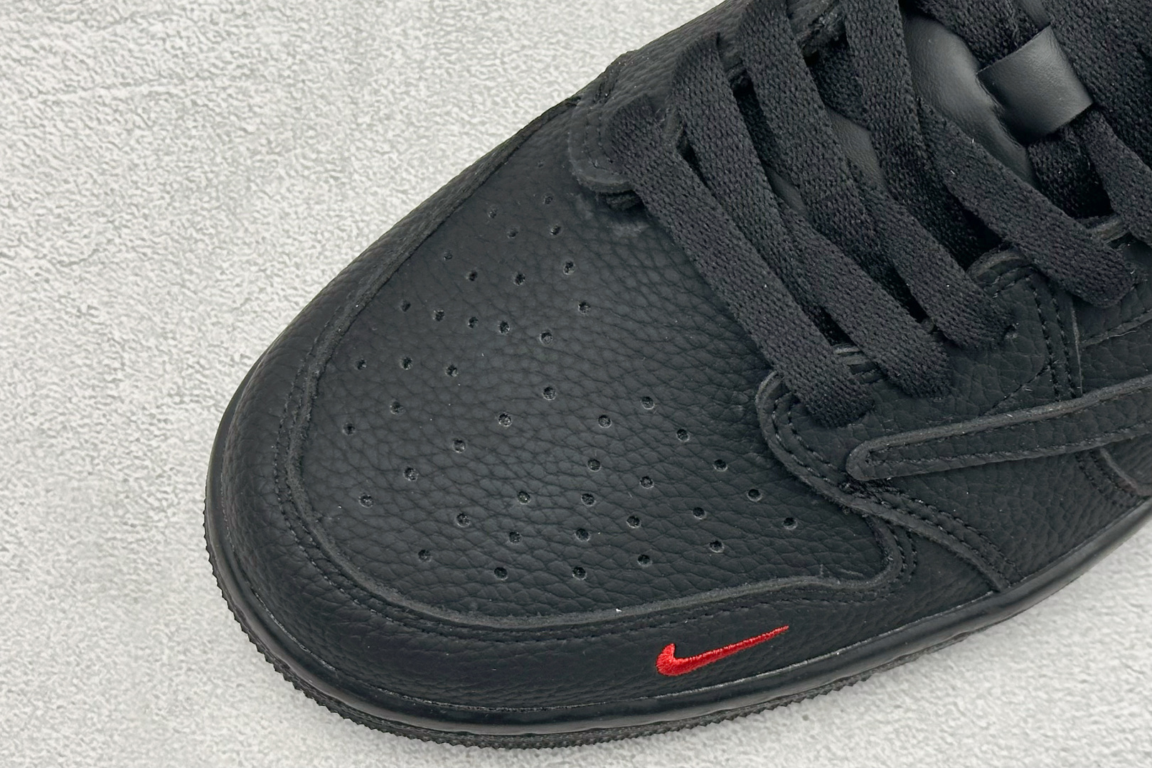 280 Travis Scott x Jordan 1 Low “马年限定-黑红” 倒勾低帮休闲版本 YF9511-502-Chinese UA Cheap High Quatity Brand Clothes Bags handbags Sneakers wholesale wholesaler seller from China Factory suppliers Fashion Clothing Shoes best Quality Beautiful Price 280 Travis Scott x Jordan 1 Low “马年限定-黑红” 倒勾低帮休闲版本 YF9511-502