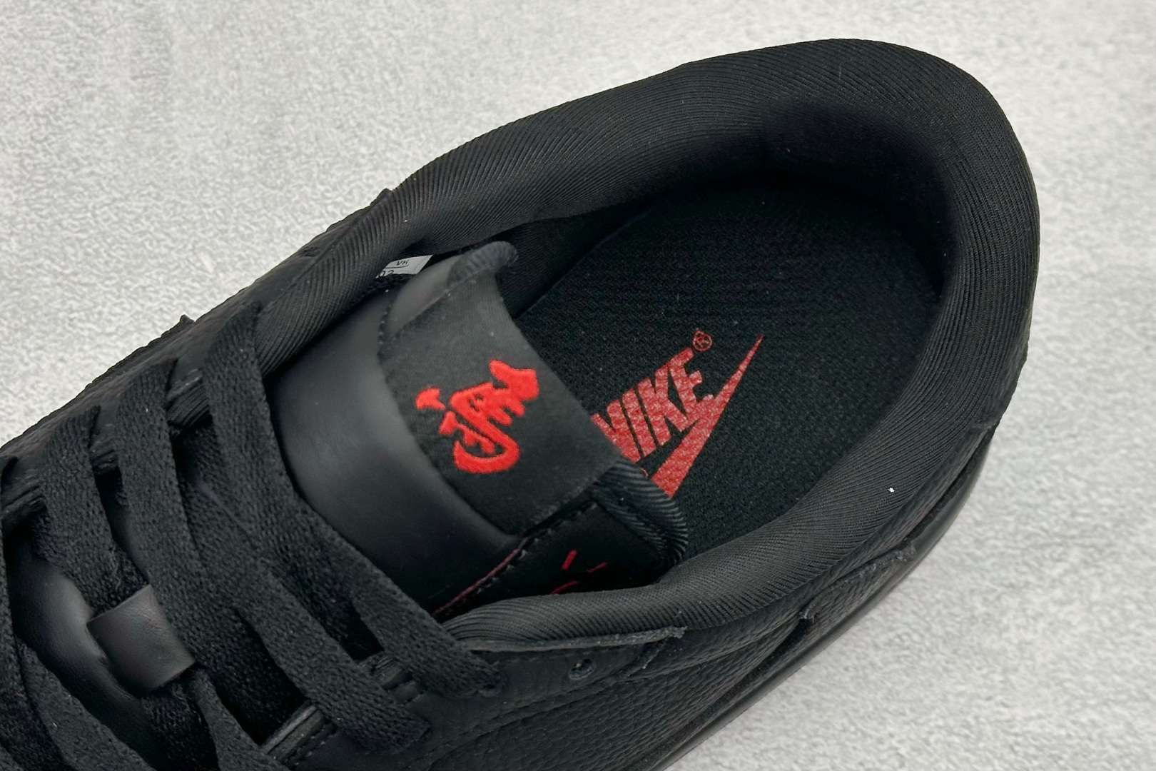 280 Travis Scott x Jordan 1 Low “马年限定-黑红” 倒勾低帮休闲版本 YF9511-502-Chinese UA Cheap High Quatity Brand Clothes Bags handbags Sneakers wholesale wholesaler seller from China Factory suppliers Fashion Clothing Shoes best Quality Beautiful Price 280 Travis Scott x Jordan 1 Low “马年限定-黑红” 倒勾低帮休闲版本 YF9511-502