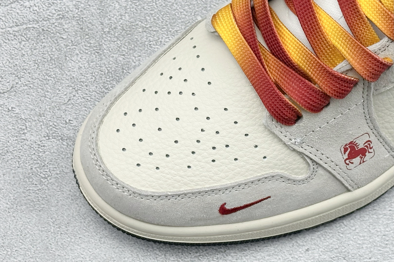 XC版 踏火追风，一马当先 | Air Jordan 1 Low 马年限定 当经典AJ1 Low遇上马年炽热祥瑞 LR8888-020