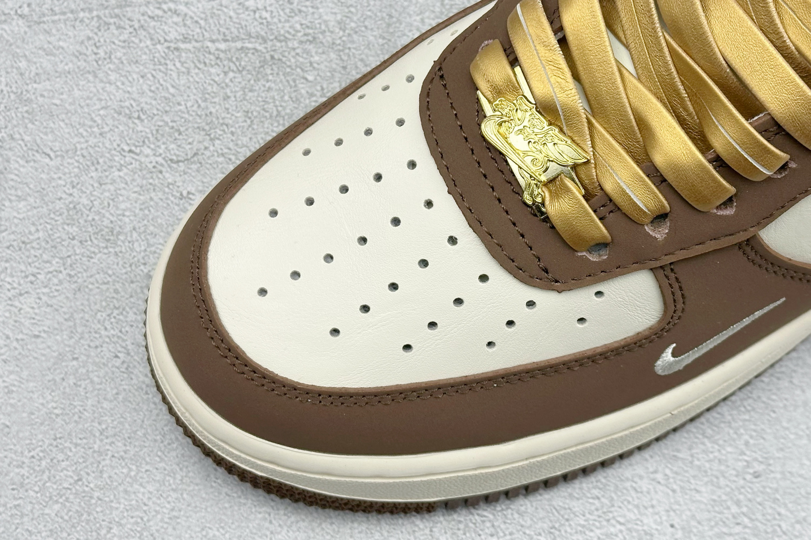 260 SC版NIke Air Force 1 '07 Low “马年限定--金棕纳福” 空军一号低帮 运动鞋 休闲鞋 IQ1119-011-Chinese UA Cheap High Quatity Brand Clothes Bags handbags Sneakers wholesale wholesaler seller from China Factory suppliers Fashion Clothing Shoes best Quality Beautiful Price 260 SC版NIke Air Force 1 '07 Low “马年限定--金棕纳福” 空军一号低帮 运动鞋 休闲鞋 IQ1119-011