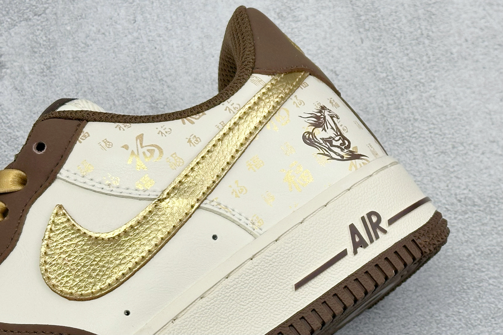 260 SC版NIke Air Force 1 '07 Low “马年限定--金棕纳福” 空军一号低帮 运动鞋 休闲鞋 IQ1119-011-Chinese UA Cheap High Quatity Brand Clothes Bags handbags Sneakers wholesale wholesaler seller from China Factory suppliers Fashion Clothing Shoes best Quality Beautiful Price 260 SC版NIke Air Force 1 '07 Low “马年限定--金棕纳福” 空军一号低帮 运动鞋 休闲鞋 IQ1119-011
