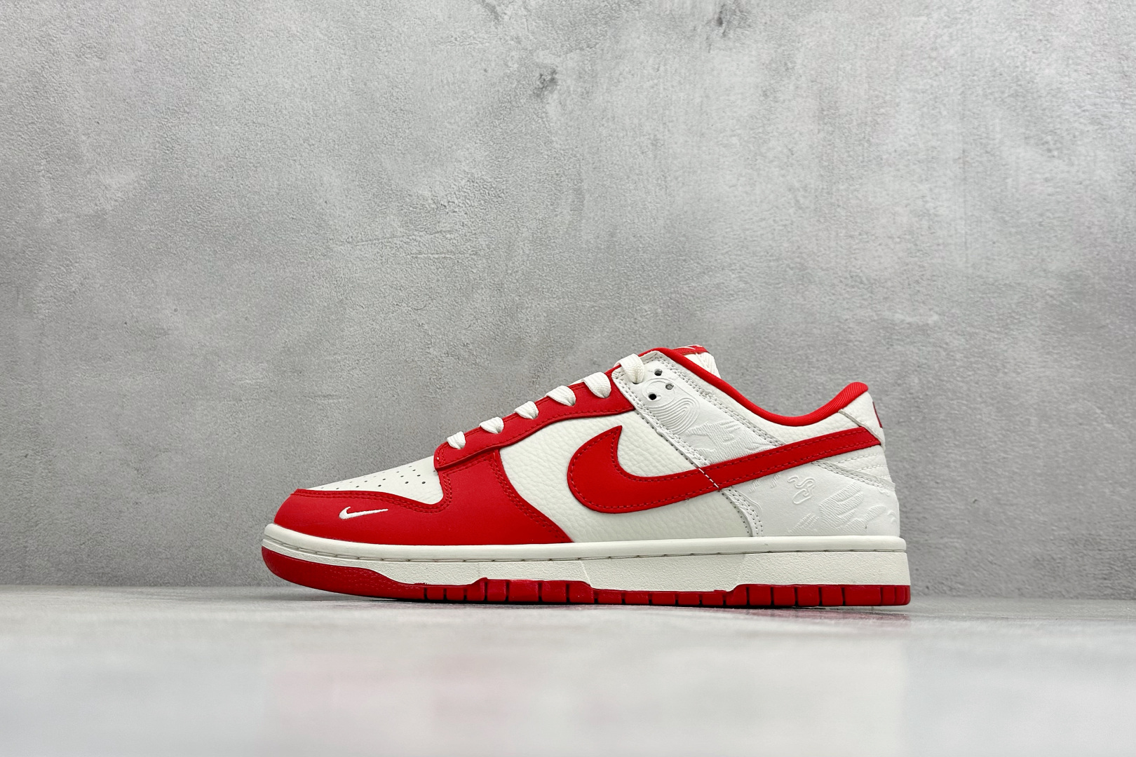 280 SC版Nike SB Dunk Low 马年限定 高端定制 低帮休闲板鞋 NH0601-490-Chinese UA Cheap High Quatity Brand Clothes Bags handbags Sneakers wholesale wholesaler seller from China Factory suppliers Fashion Clothing Shoes best Quality Beautiful Price 280 SC版Nike SB Dunk Low 马年限定 高端定制 低帮休闲板鞋 NH0601-490