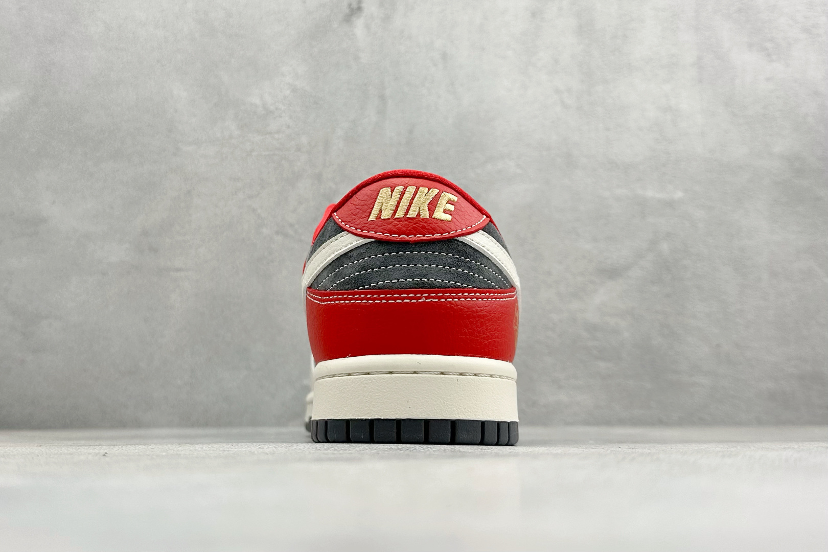 270 Nike SB Dunk Low 马年限定 高端定制 低帮休闲板鞋 HG0026-005-Chinese UA Cheap High Quatity Brand Clothes Bags handbags Sneakers wholesale wholesaler seller from China Factory suppliers Fashion Clothing Shoes best Quality Beautiful Price 270 Nike SB Dunk Low 马年限定 高端定制 低帮休闲板鞋 HG0026-005