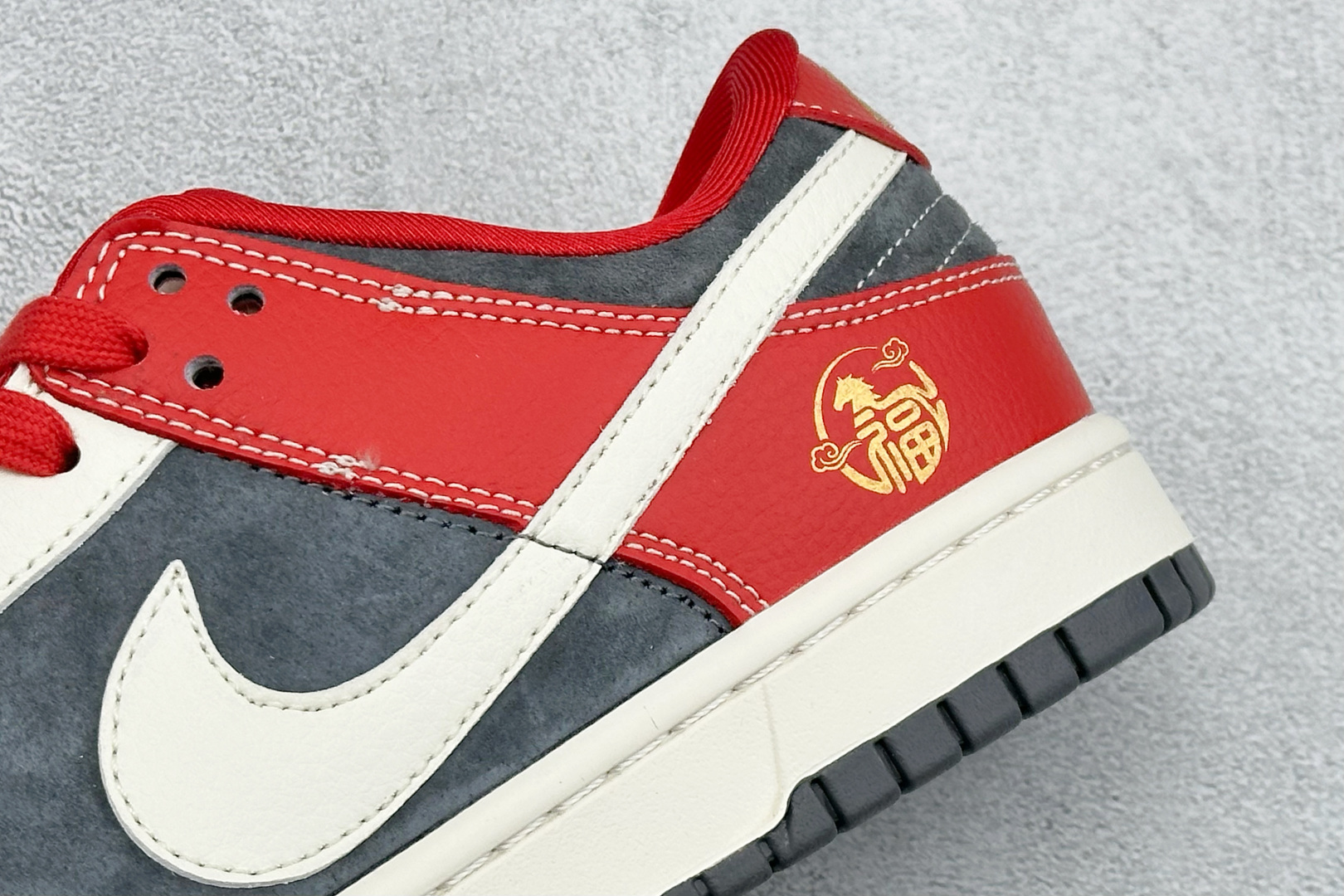 270 Nike SB Dunk Low 马年限定 高端定制 低帮休闲板鞋 HG0026-005-Chinese UA Cheap High Quatity Brand Clothes Bags handbags Sneakers wholesale wholesaler seller from China Factory suppliers Fashion Clothing Shoes best Quality Beautiful Price 270 Nike SB Dunk Low 马年限定 高端定制 低帮休闲板鞋 HG0026-005