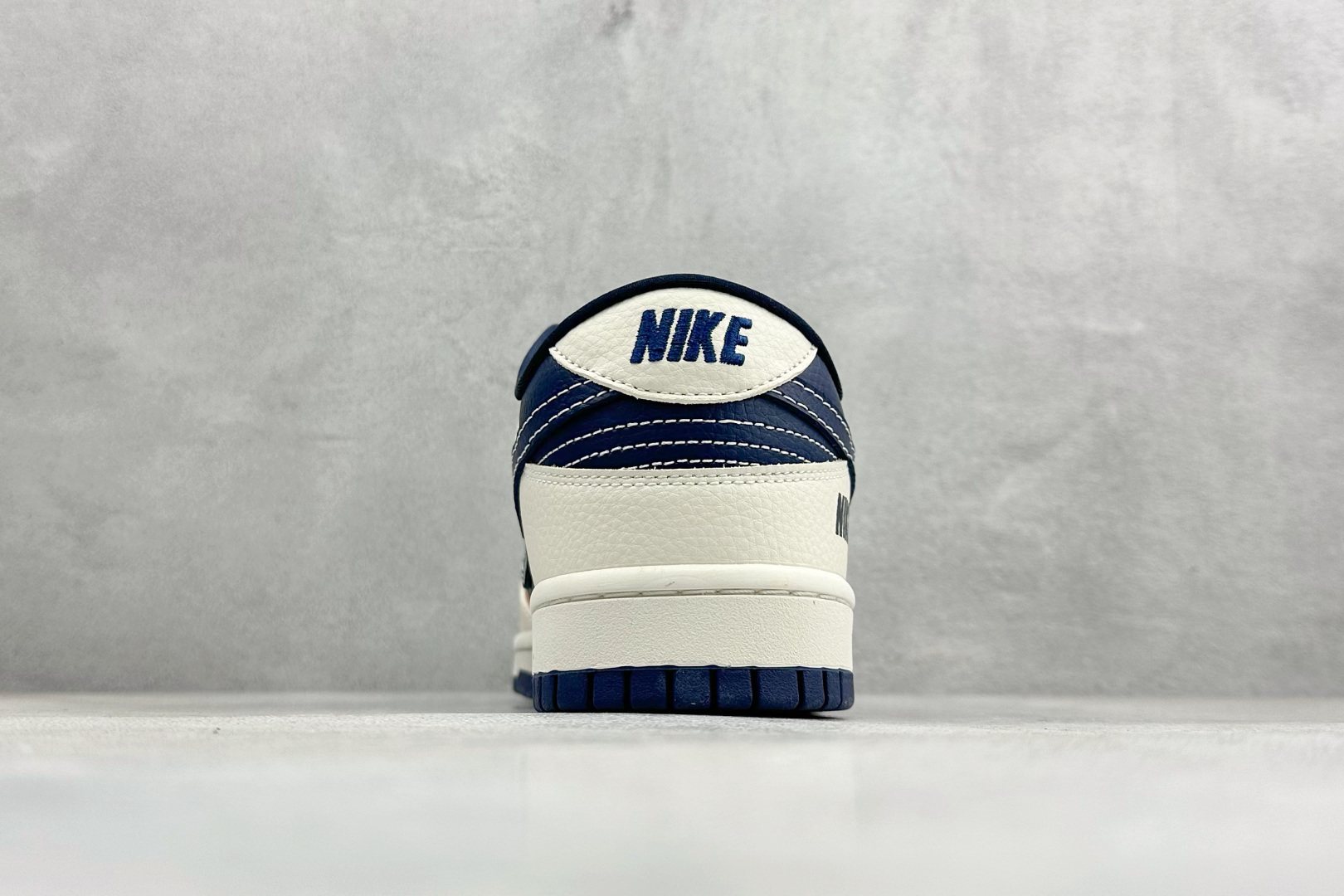260 Nike SB Dunk Low NK联名 高端定制 低帮休闲板鞋 MN1688-104