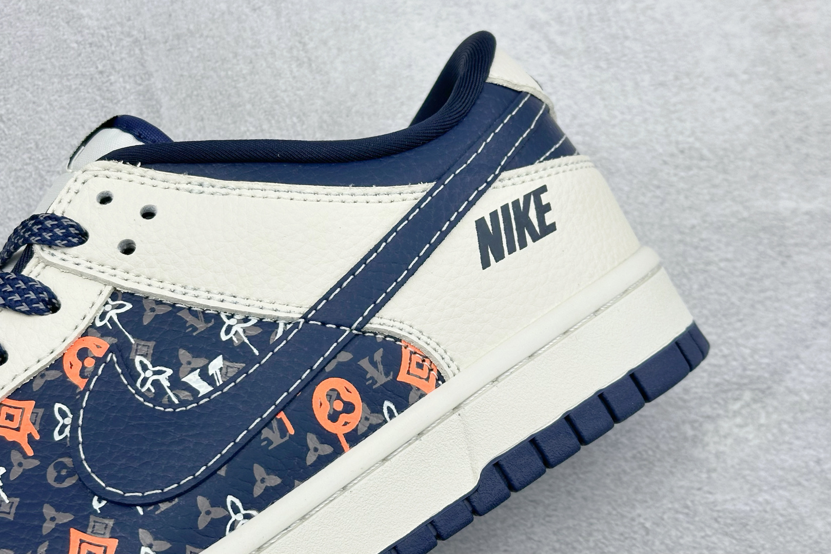 260 Nike SB Dunk Low NK联名 高端定制 低帮休闲板鞋 MN1688-104