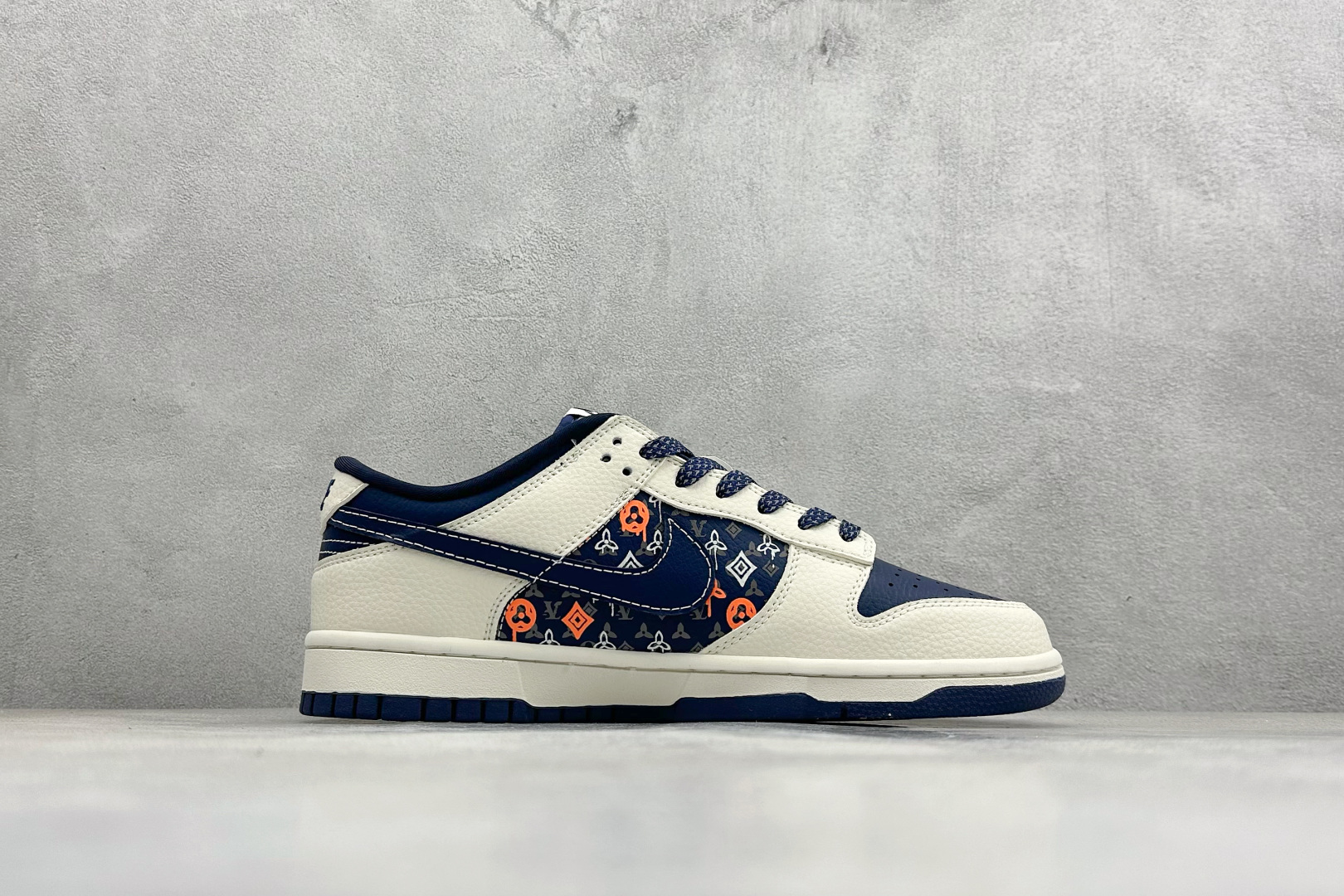 260 Nike SB Dunk Low NK联名 高端定制 低帮休闲板鞋 MN1688-104