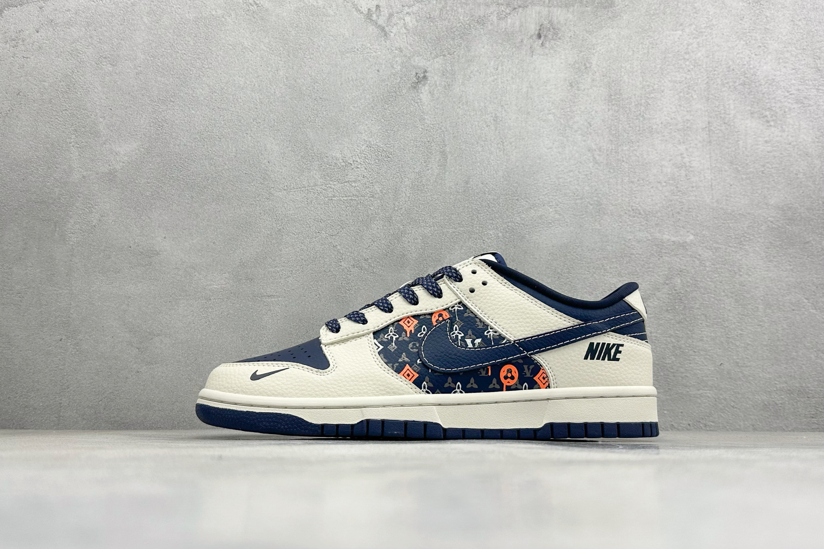 260 Nike SB Dunk Low NK联名 高端定制 低帮休闲板鞋 MN1688-104