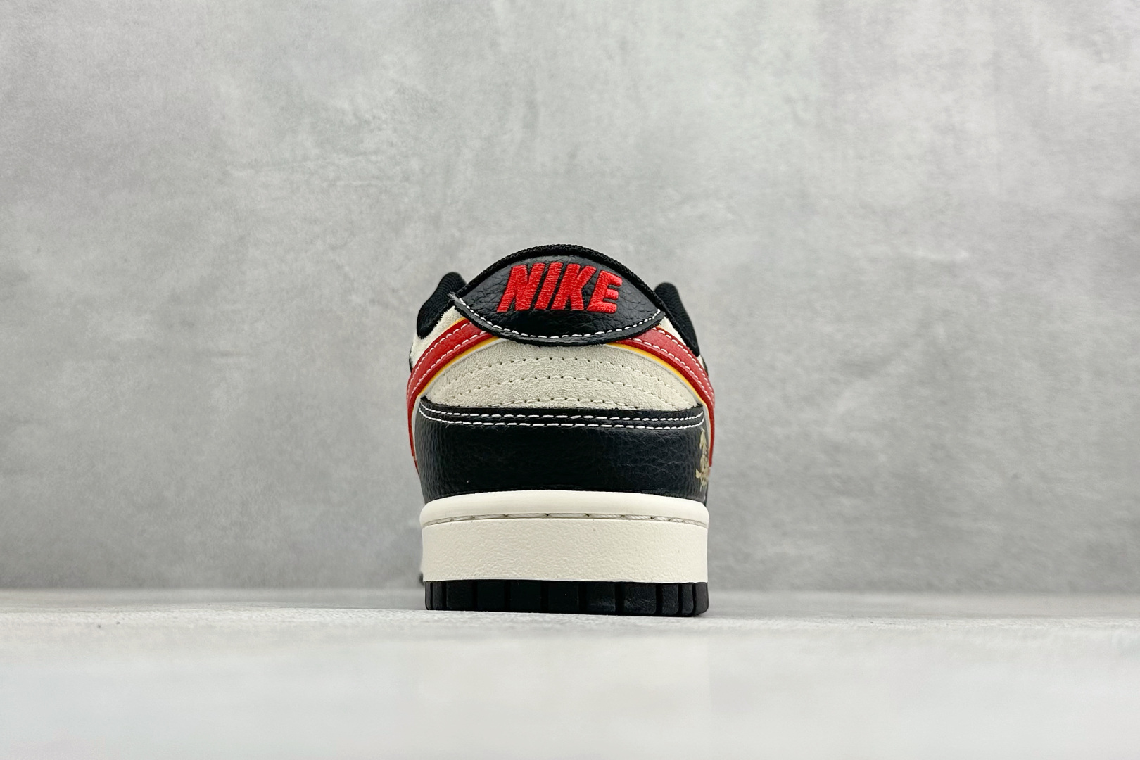 260 Nike SB Dunk Low 马年限定 高端定制 低帮休闲板鞋 ZH2598-801-Chinese UA Cheap High Quatity Brand Clothes Bags handbags Sneakers wholesale wholesaler seller from China Factory suppliers Fashion Clothing Shoes best Quality Beautiful Price 260 Nike SB Dunk Low 马年限定 高端定制 低帮休闲板鞋 ZH2598-801