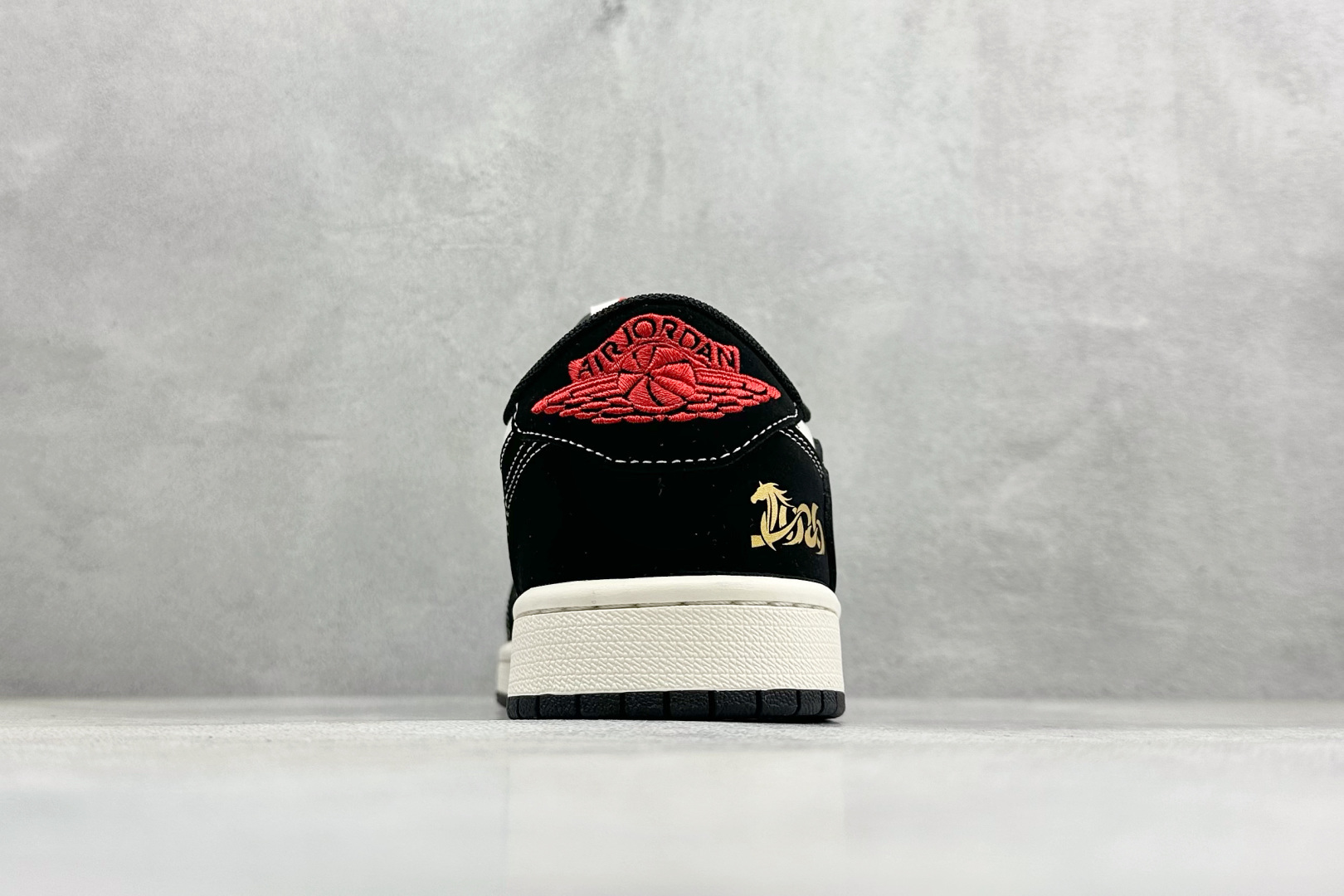 270 Air Jordan 1 x Travis Scott AJ1倒勾 乔一倒钩 马年限定 CNY新年款 耐克 低帮文化篮球鞋 MZ9588-823