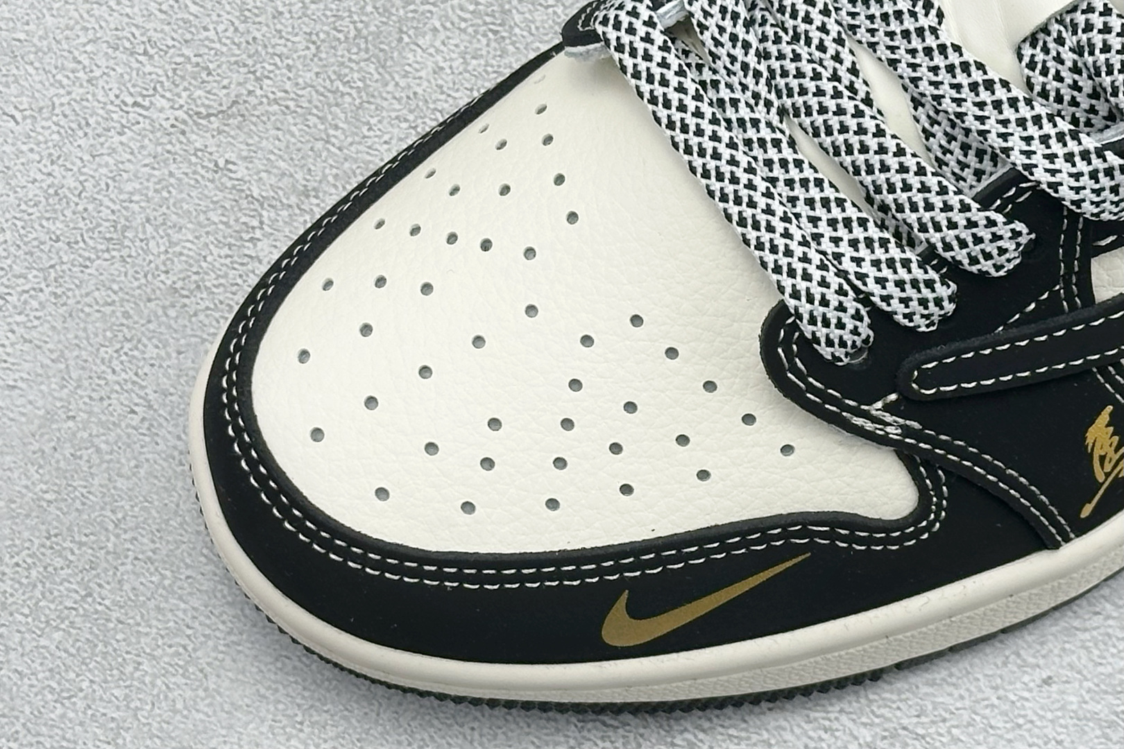 270 Air Jordan 1 x Travis Scott AJ1倒勾 乔一倒钩 马年限定 CNY新年款 耐克 低帮文化篮球鞋 MZ9588-823