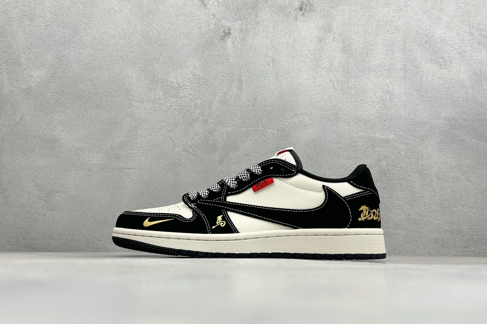 270 Air Jordan 1 x Travis Scott AJ1倒勾 乔一倒钩 马年限定 CNY新年款 耐克 低帮文化篮球鞋 MZ9588-823