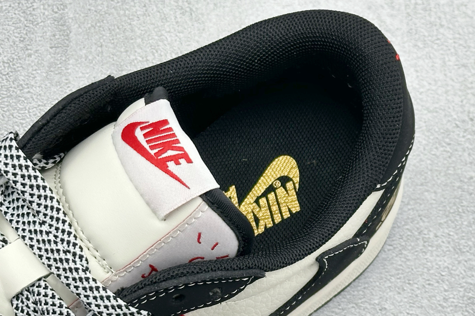 270 Air Jordan 1 x Travis Scott AJ1倒勾 乔一倒钩 马年限定 CNY新年款 耐克 低帮文化篮球鞋 MZ9588-823