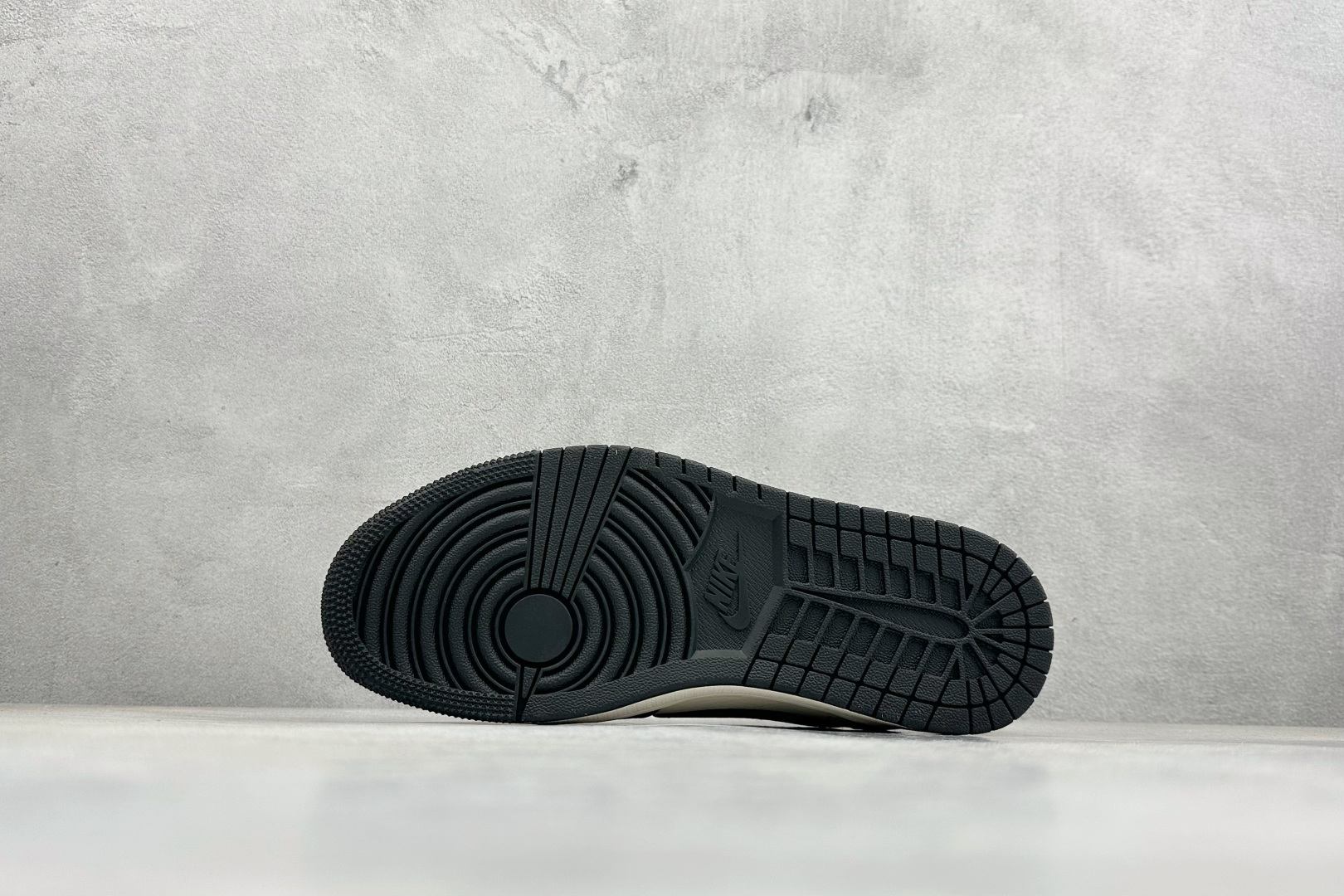 270 Air Jordan 1 x Travis Scott AJ1倒勾 乔一倒钩 马年限定 CNY新年款 耐克 低帮文化篮球鞋 MZ9588-823