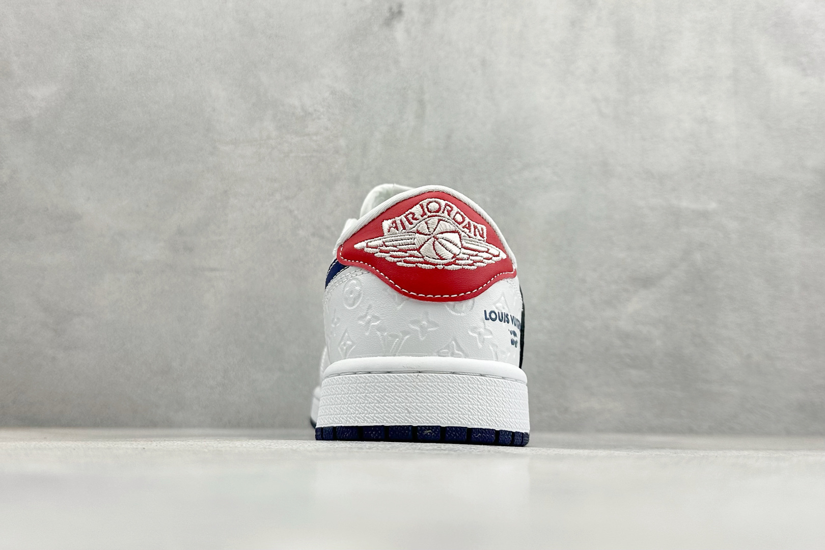 260 Air Jordan 1 Low AJ1 乔1 LV联名 高端定制 倒钩低帮复古篮球鞋 LD2028-062-Chinese UA Cheap High Quatity Brand Clothes Bags handbags Sneakers wholesale wholesaler seller from China Factory suppliers Fashion Clothing Shoes best Quality Beautiful Price 260 Air Jordan 1 Low AJ1 乔1 LV联名 高端定制 倒钩低帮复古篮球鞋 LD2028-062