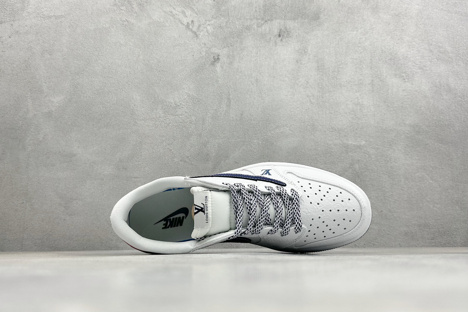 260 Air Jordan 1 Low AJ1 乔1 LV联名 高端定制 倒钩低帮复古篮球鞋 LD2028-062-Chinese UA Cheap High Quatity Brand Clothes Bags handbags Sneakers wholesale wholesaler seller from China Factory suppliers Fashion Clothing Shoes best Quality Beautiful Price 260 Air Jordan 1 Low AJ1 乔1 LV联名 高端定制 倒钩低帮复古篮球鞋 LD2028-062