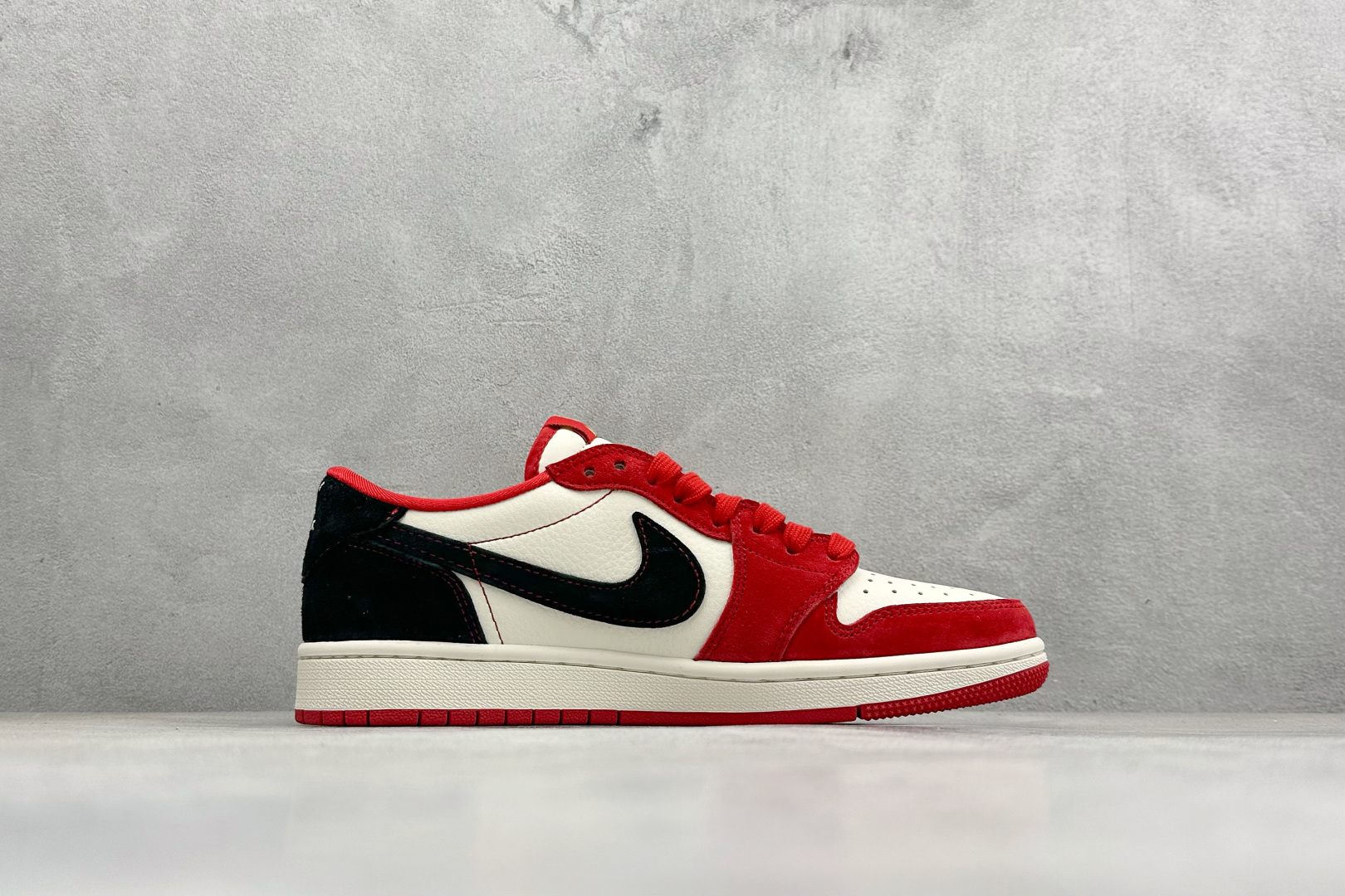 260 Air Jordan 1 x Travis Scott AJ1倒勾 乔一倒钩 马年限定 CNY新年款 耐克 低帮文化篮球鞋 FC1688-247
