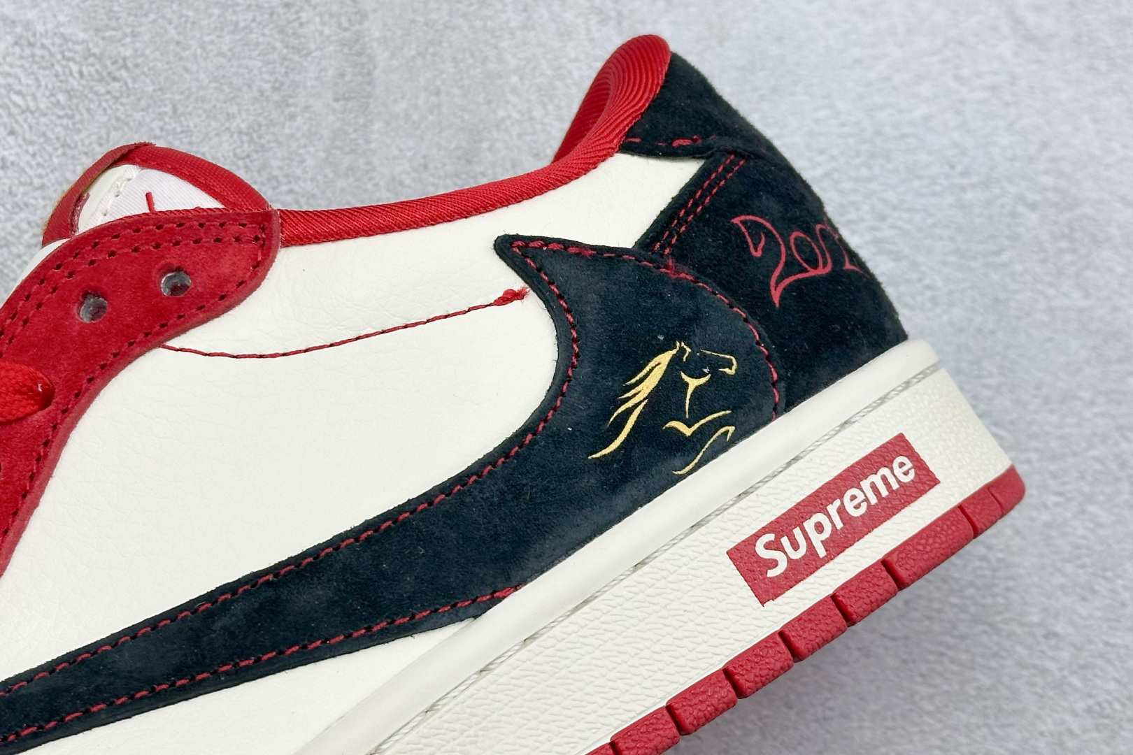260 Air Jordan 1 x Travis Scott AJ1倒勾 乔一倒钩 马年限定 CNY新年款 耐克 低帮文化篮球鞋 FC1688-247