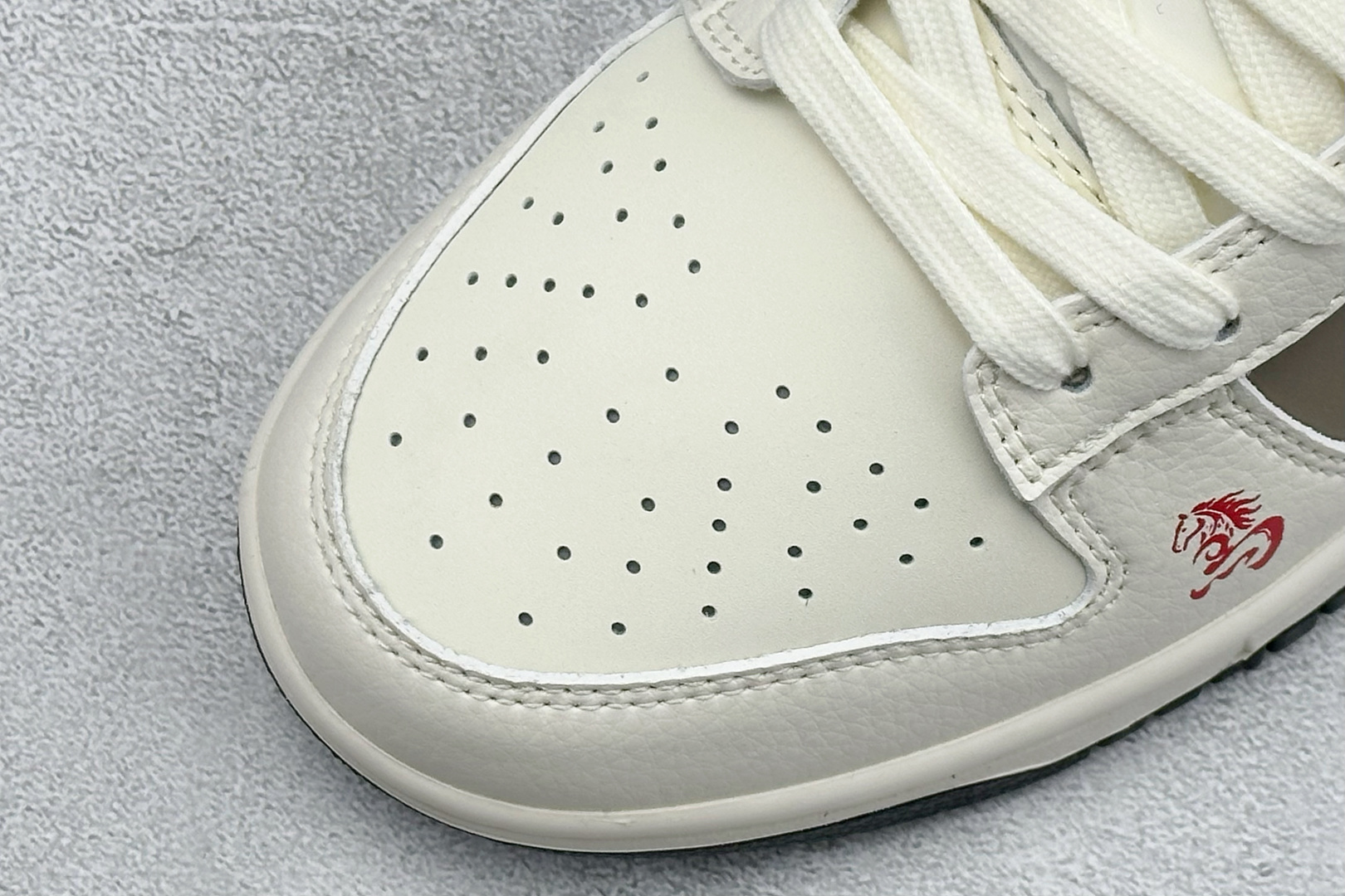 260 Nike SB Dunk Low RETRO 马年限定 高端定制 低帮休闲板鞋 JY6988-143