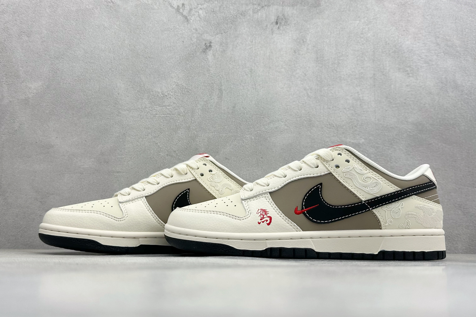 260 Nike SB Dunk Low RETRO 马年限定 高端定制 低帮休闲板鞋 JY6988-143