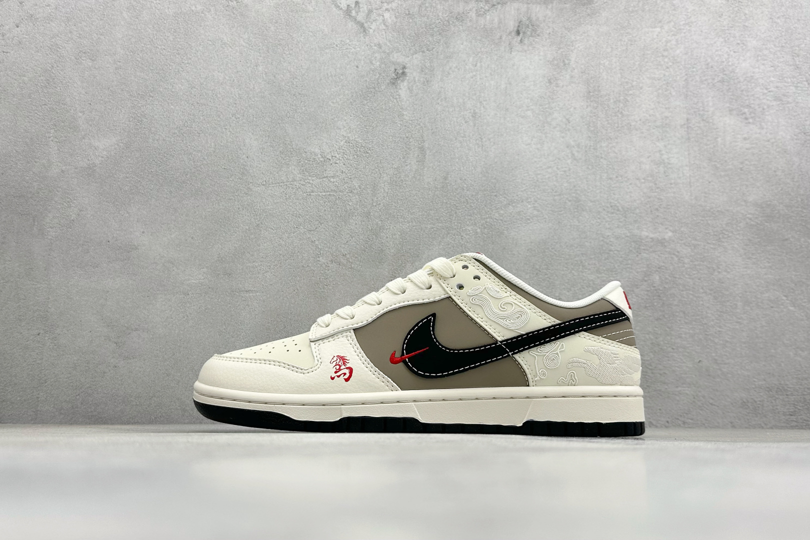 260 Nike SB Dunk Low RETRO 马年限定 高端定制 低帮休闲板鞋 JY6988-143