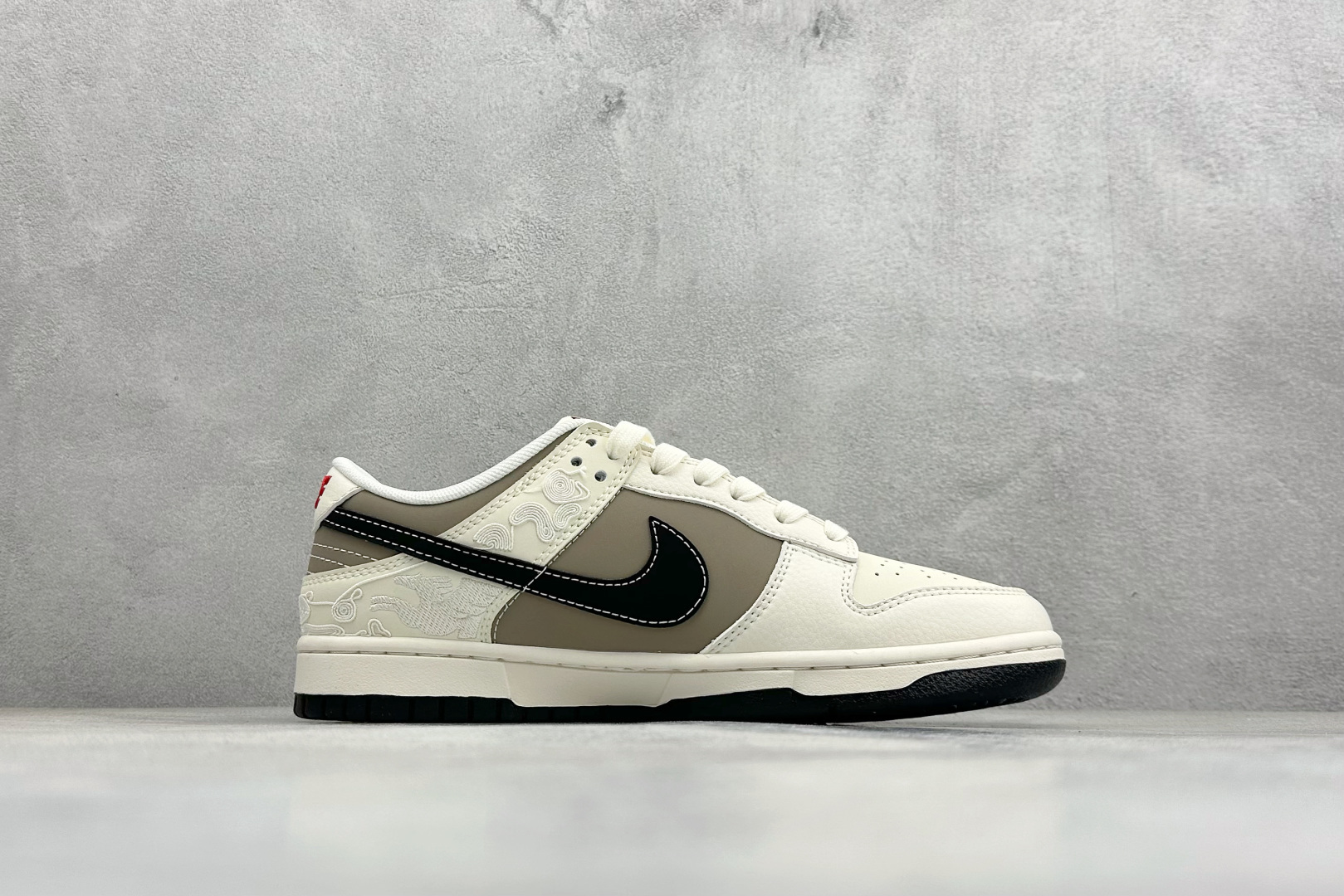 260 Nike SB Dunk Low RETRO 马年限定 高端定制 低帮休闲板鞋 JY6988-143