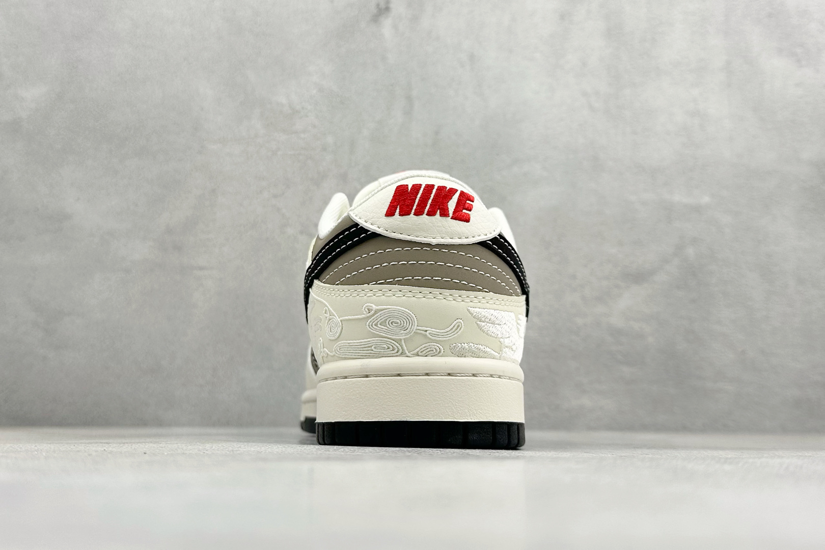 260 Nike SB Dunk Low RETRO 马年限定 高端定制 低帮休闲板鞋 JY6988-143