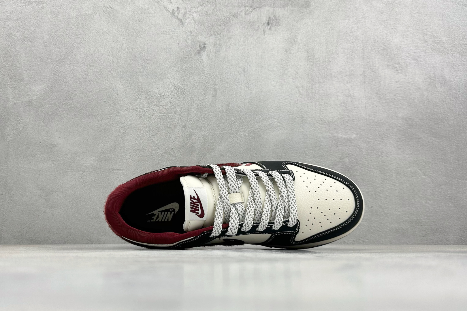 260 Nike SB Dunk Low RETRO 马年限定 高端定制 低帮休闲板鞋 LX1988-810