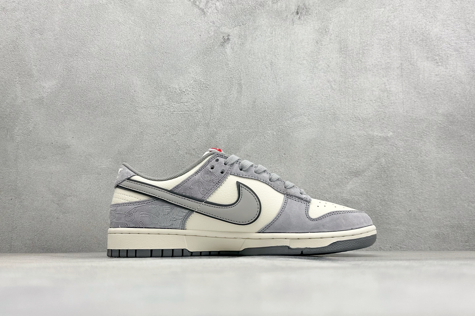 260 Nike SB Dunk Low RETRO 马年限定 高端定制 低帮休闲板鞋 SD6868-140