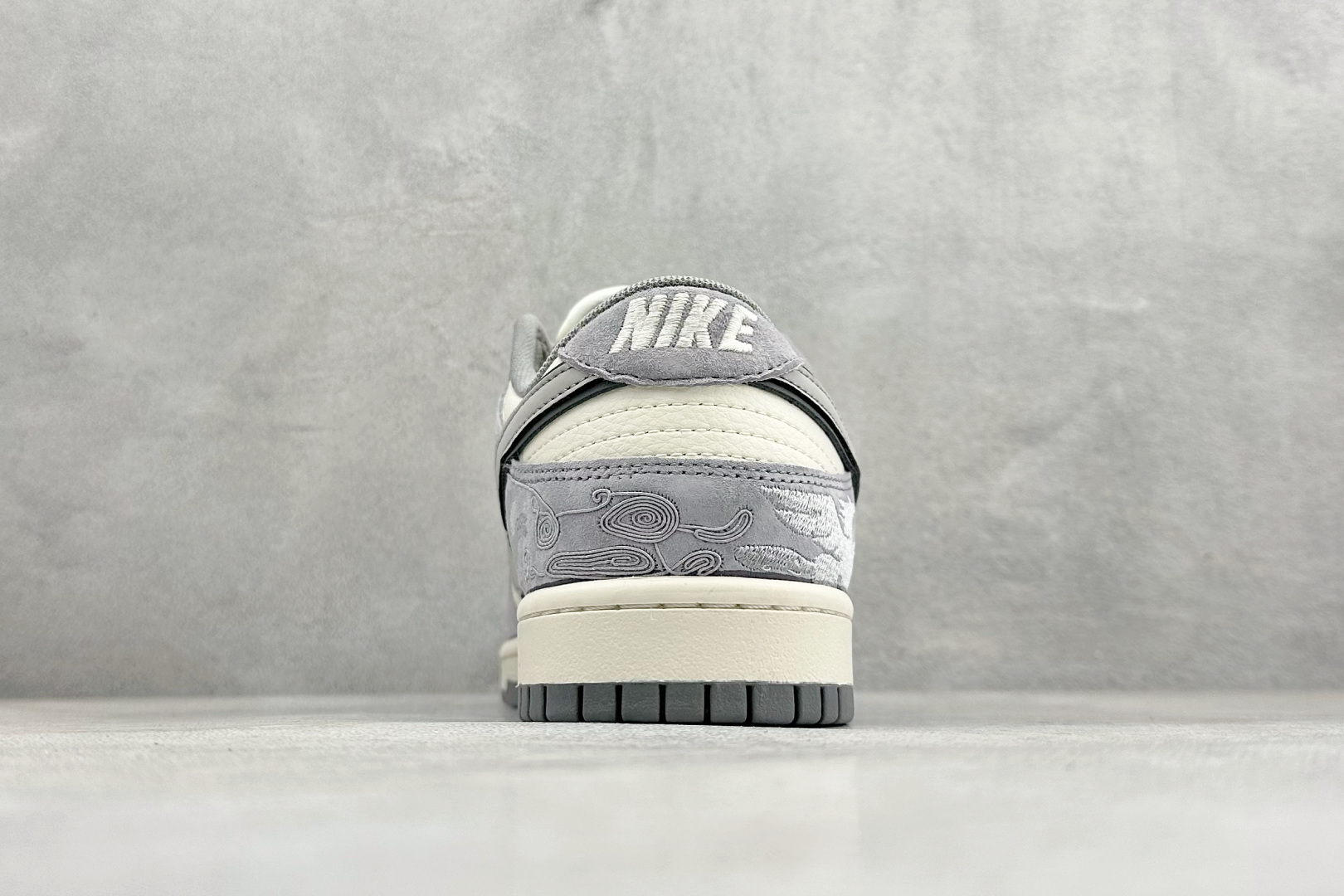 260 Nike SB Dunk Low RETRO 马年限定 高端定制 低帮休闲板鞋 SD6868-140