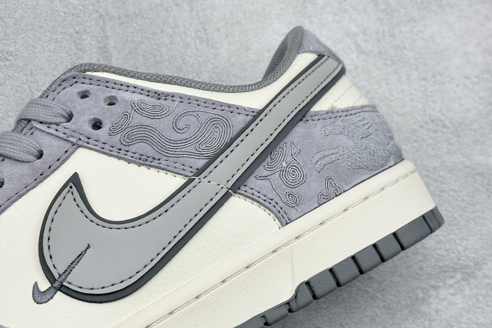 260 Nike SB Dunk Low RETRO 马年限定 高端定制 低帮休闲板鞋 SD6868-140