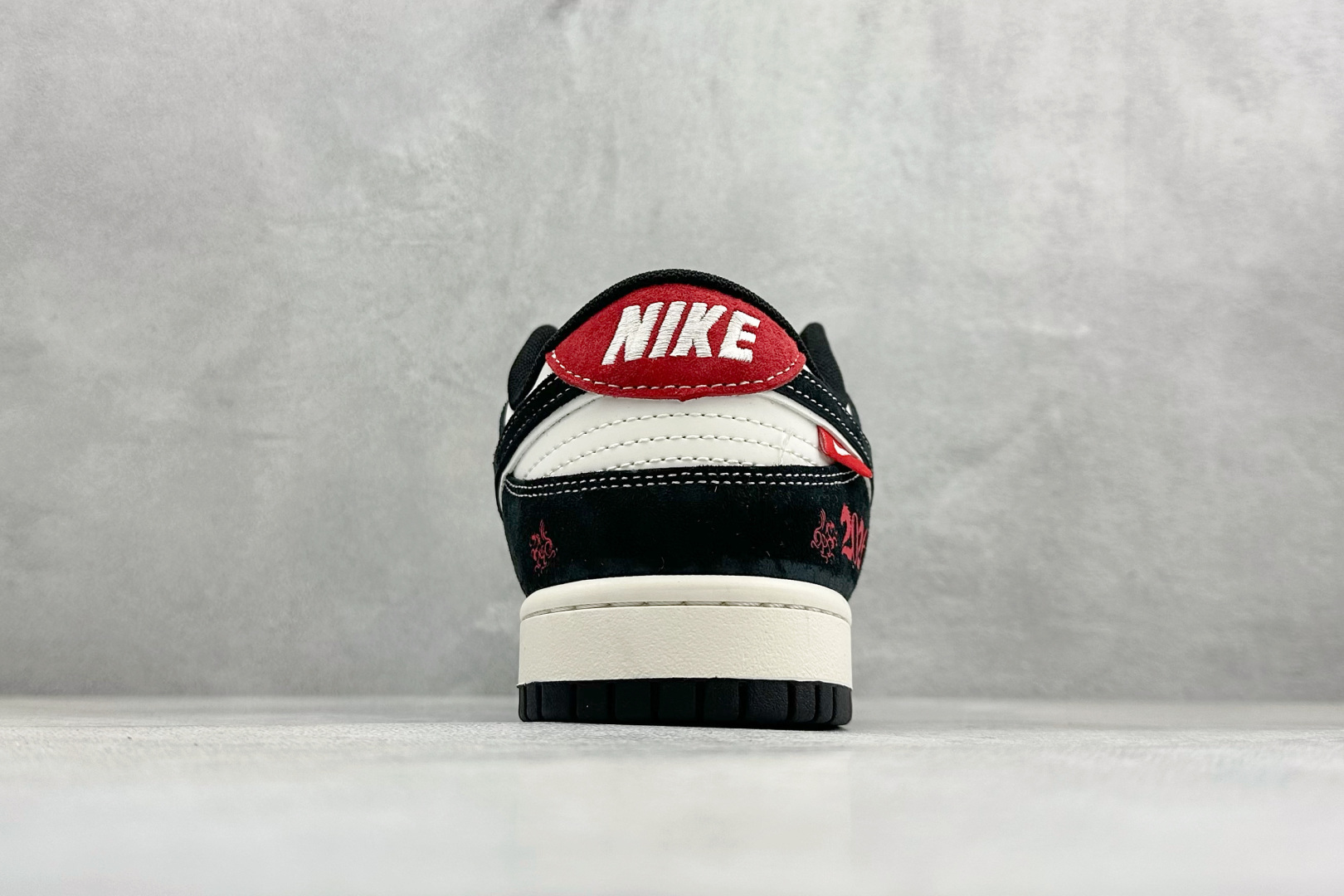 260 Nike SB Dunk Low RETRO 马年限定 高端定制 低帮休闲板鞋 YX5066-401