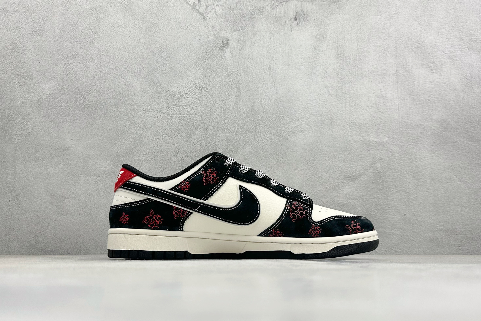 260 Nike SB Dunk Low RETRO 马年限定 高端定制 低帮休闲板鞋 YX5066-401