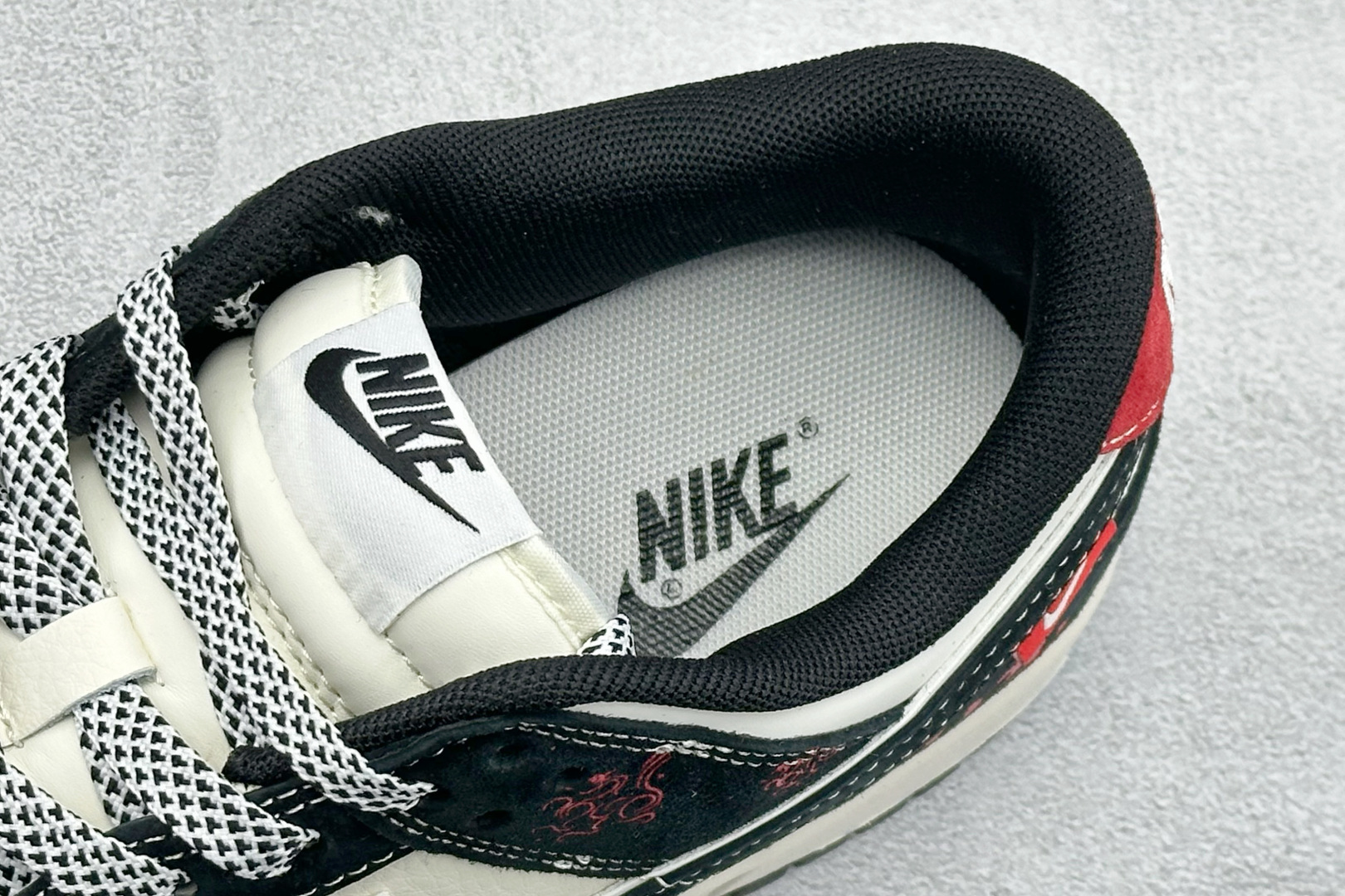 260 Nike SB Dunk Low RETRO 马年限定 高端定制 低帮休闲板鞋 YX5066-401