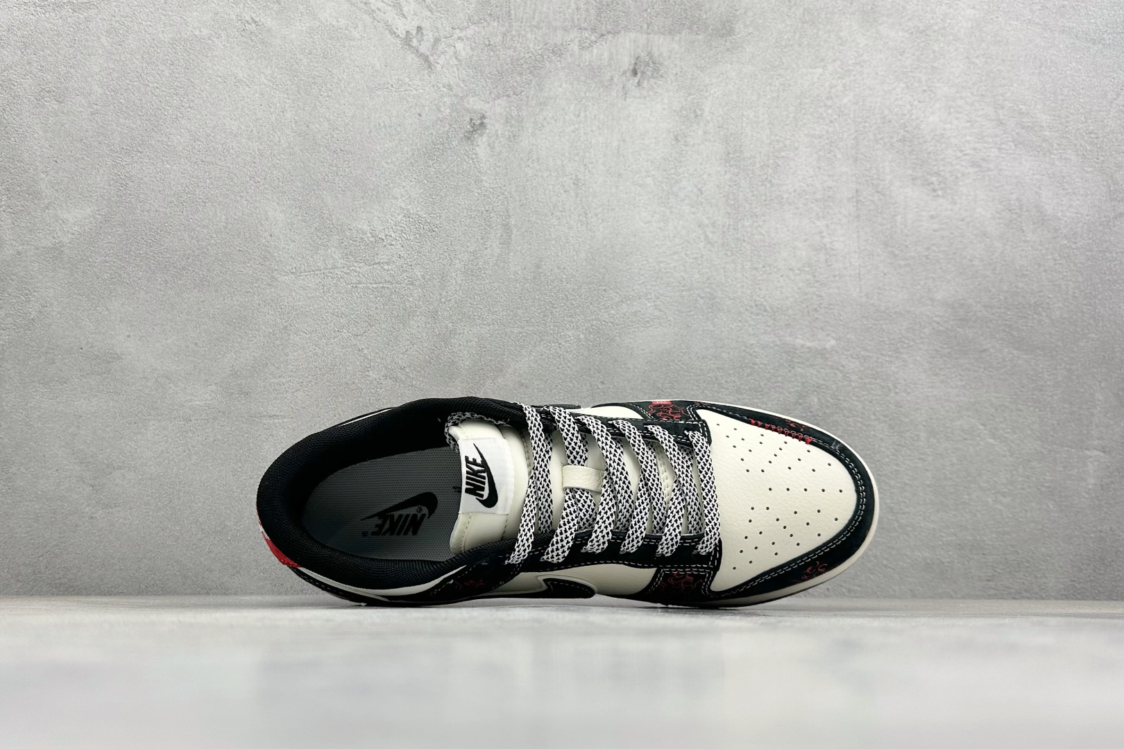 260 Nike SB Dunk Low RETRO 马年限定 高端定制 低帮休闲板鞋 YX5066-401