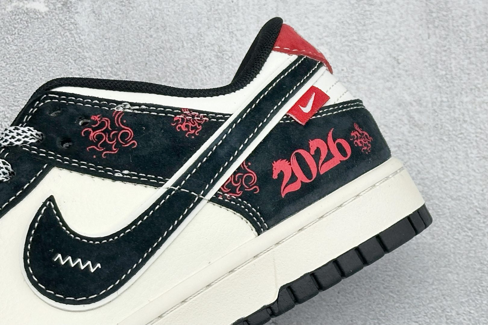 260 Nike SB Dunk Low RETRO 马年限定 高端定制 低帮休闲板鞋 YX5066-401