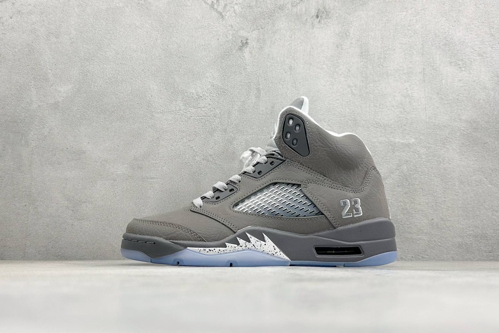 280 KW版Air Jordan 5 Retro 中帮复古篮球鞋 Air Jordan 5 Retro是耐克经典的中帮复古篮球鞋 DD0587-002-Chinese UA Cheap High Quatity Brand Clothes Bags handbags Sneakers wholesale wholesaler seller from China Factory suppliers Fashion Clothing Shoes best Quality Beautiful Price 280 KW版Air Jordan 5 Retro 中帮复古篮球鞋 Air Jordan 5 Retro是耐克经典的中帮复古篮球鞋 DD0587-002