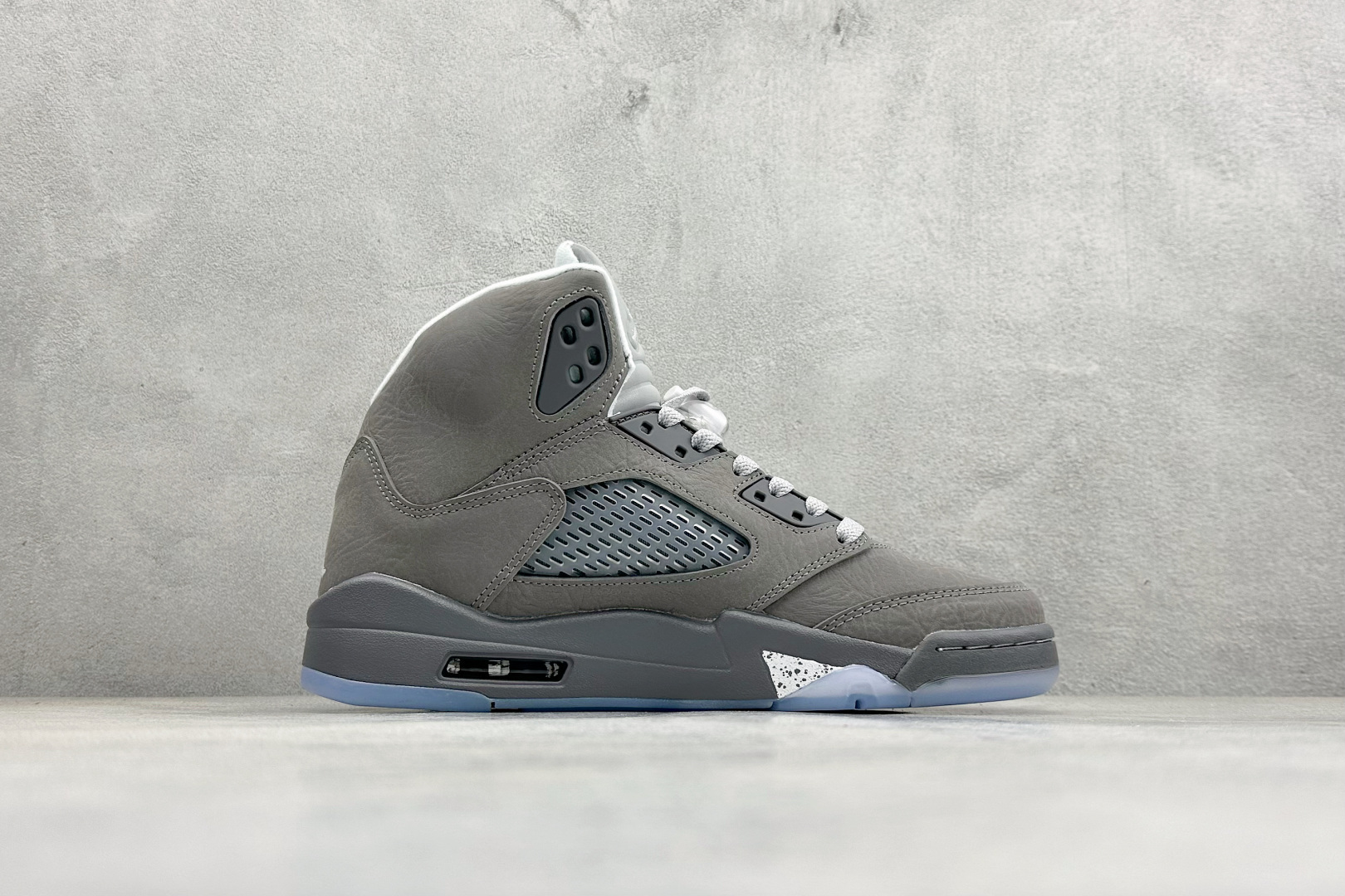 280 KW版Air Jordan 5 Retro 中帮复古篮球鞋 Air Jordan 5 Retro是耐克经典的中帮复古篮球鞋 DD0587-002-Chinese UA Cheap High Quatity Brand Clothes Bags handbags Sneakers wholesale wholesaler seller from China Factory suppliers Fashion Clothing Shoes best Quality Beautiful Price 280 KW版Air Jordan 5 Retro 中帮复古篮球鞋 Air Jordan 5 Retro是耐克经典的中帮复古篮球鞋 DD0587-002