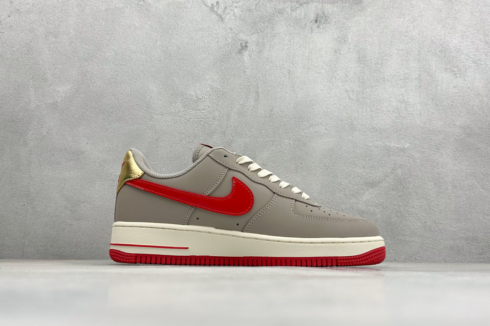 260 SC版Nike Air Force 1'07 Low 凝灰赤金 空军一号低帮休闲板鞋 NH0601-527-Chinese UA Cheap High Quatity Brand Clothes Bags handbags Sneakers wholesale wholesaler seller from China Factory suppliers Fashion Clothing Shoes best Quality Beautiful Price 260 SC版Nike Air Force 1'07 Low 凝灰赤金 空军一号低帮休闲板鞋 NH0601-527