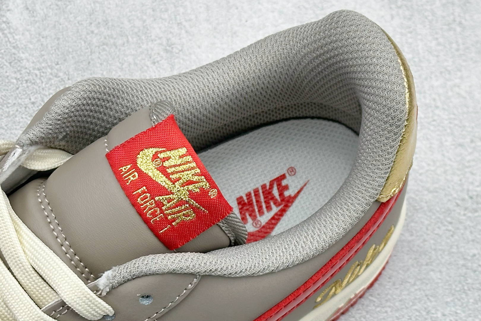 260 SC版Nike Air Force 1'07 Low 凝灰赤金 空军一号低帮休闲板鞋 NH0601-527-Chinese UA Cheap High Quatity Brand Clothes Bags handbags Sneakers wholesale wholesaler seller from China Factory suppliers Fashion Clothing Shoes best Quality Beautiful Price 260 SC版Nike Air Force 1'07 Low 凝灰赤金 空军一号低帮休闲板鞋 NH0601-527