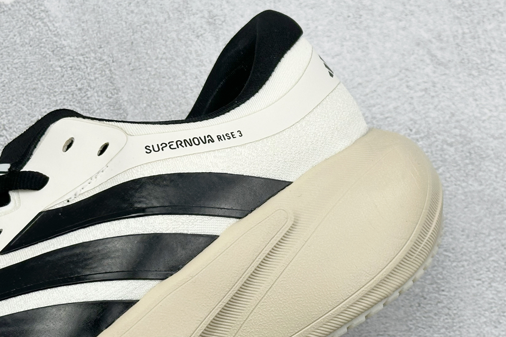 180 AD SUPERNOVA SOLUTIONE 3 M 阿迪超轻透气缓震跑鞋 联名款 KK1203-Chinese UA Cheap High Quatity Brand Clothes Bags handbags Sneakers wholesale wholesaler seller from China Factory suppliers Fashion Clothing Shoes best Quality Beautiful Price 180 AD SUPERNOVA SOLUTIONE 3 M 阿迪超轻透气缓震跑鞋 联名款 KK1203