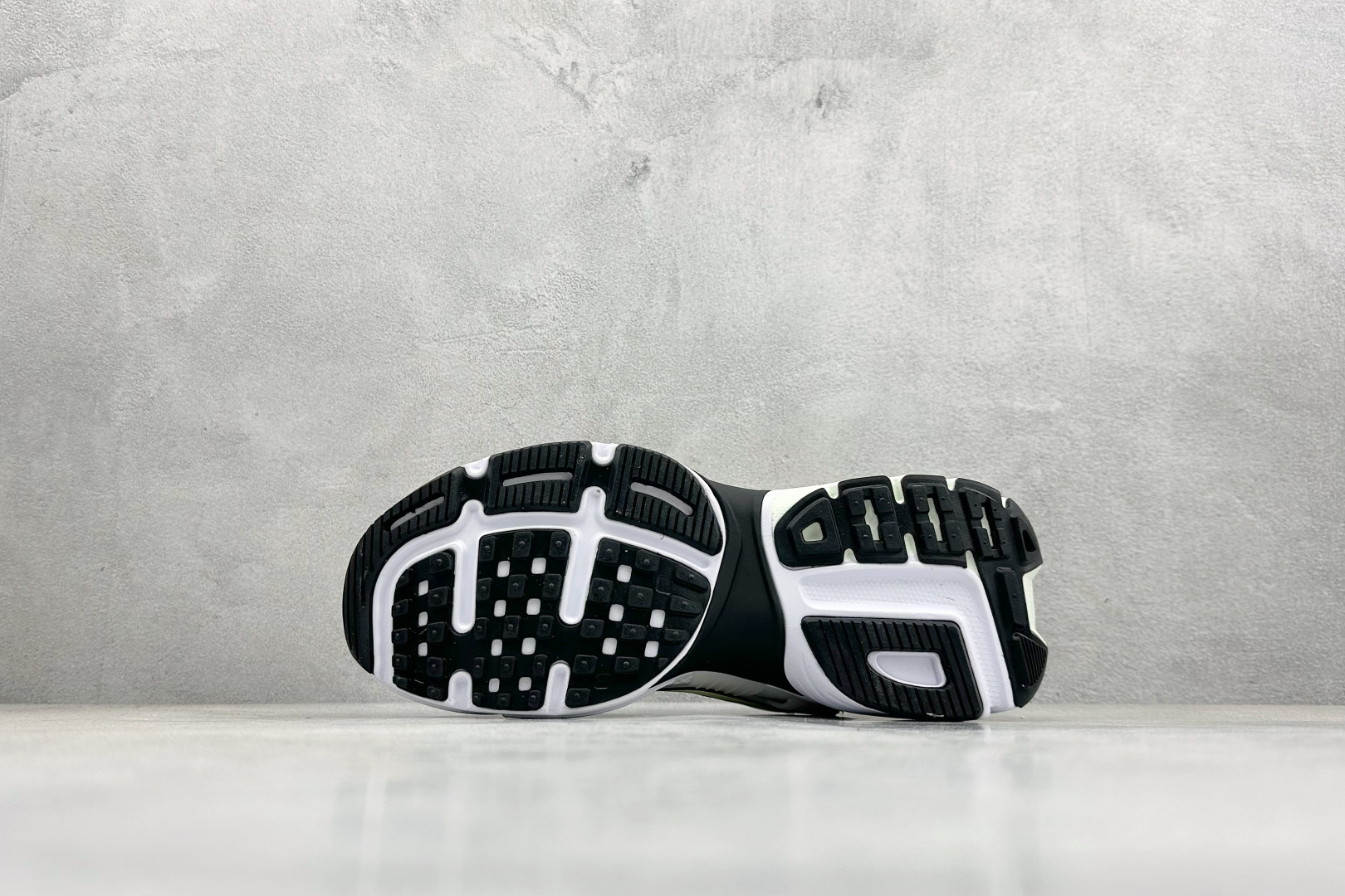 Nike V2K Run 减震防滑复古低帮跑步鞋 FD0736-109