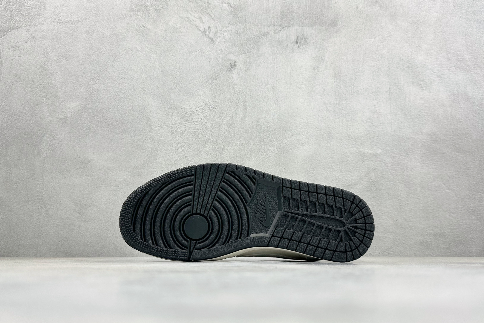 Air Jordan 1 Low AJ1 乔1 NIKE联名 高端定制 倒钩低帮复古篮球鞋 HH7518-091-Top High Quatity Cheap Sneakers Fashion Clothing Clothes Bags handbags Shoes of all Brand wholesale With The best Quality And Beautiful Price from China Factory Chinese suppliers wholesaler seller Air Jordan 1 Low AJ1 乔1 NIKE联名 高端定制 倒钩低帮复古篮球鞋 HH7518-091
