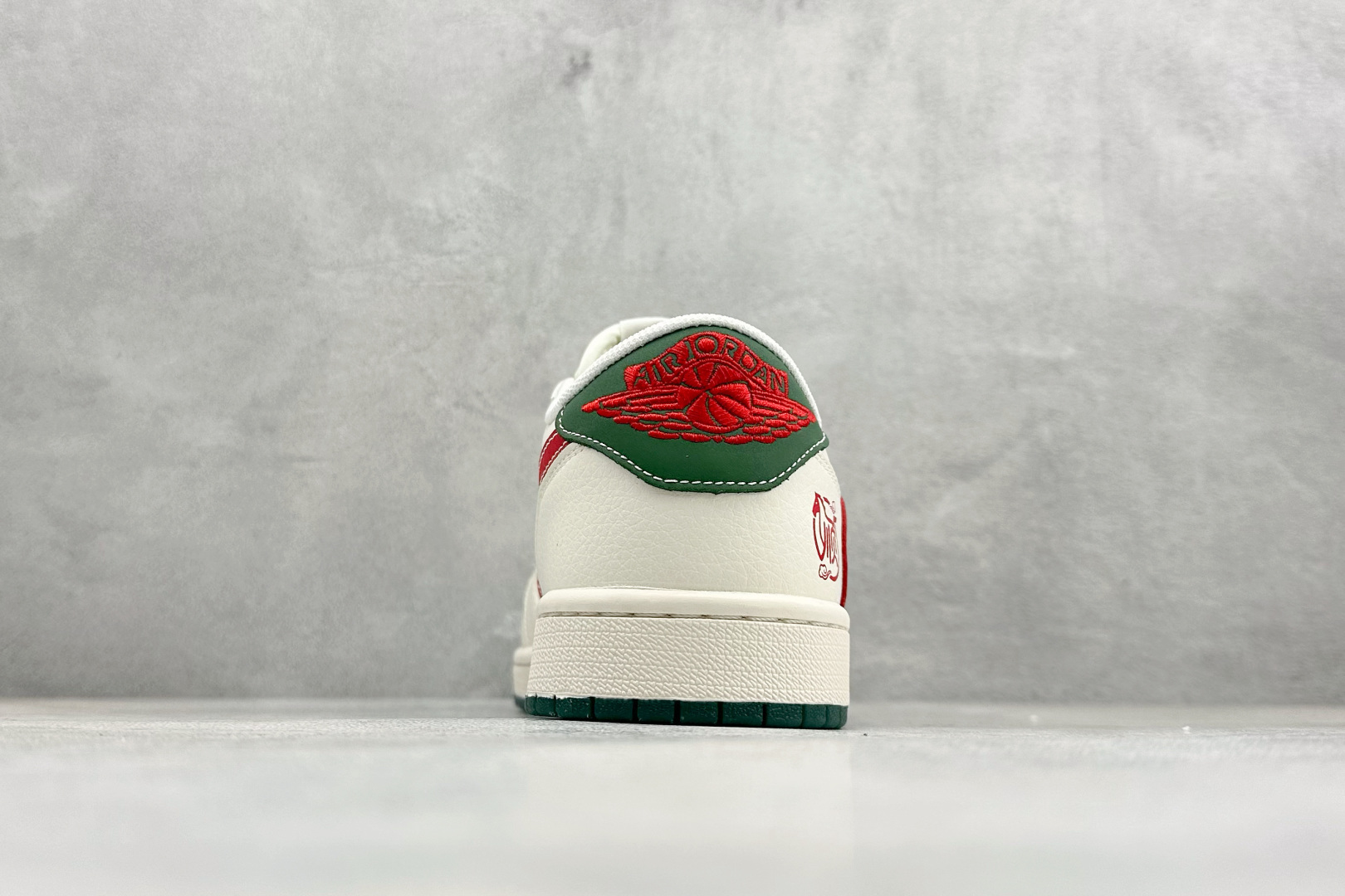 260 Air Jordan 1 Low AJ1 乔1 马年限定 高端定制 倒钩低帮复古篮球鞋 SD6868-118-Chinese UA Cheap High Quatity Brand Clothes Bags handbags Sneakers wholesale wholesaler seller from China Factory suppliers Fashion Clothing Shoes best Quality Beautiful Price 260 Air Jordan 1 Low AJ1 乔1 马年限定 高端定制 倒钩低帮复古篮球鞋 SD6868-118