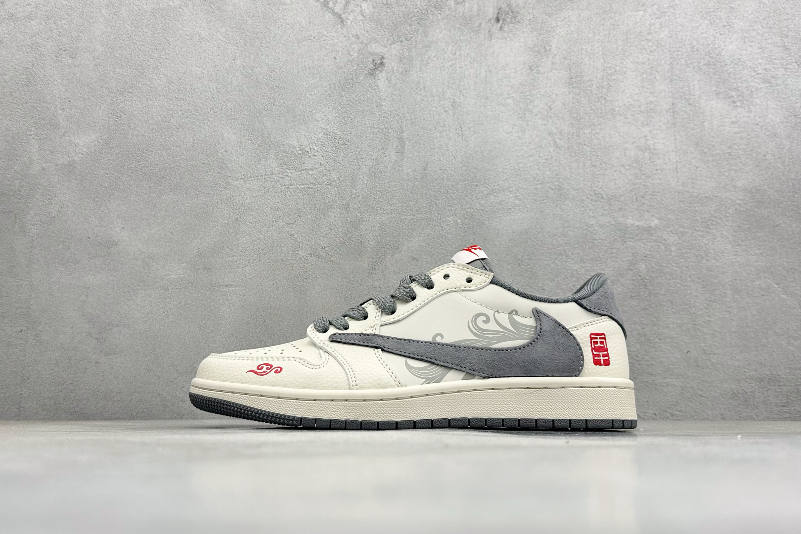 Air Jordan 1 Low AJ1 乔1 马年限定 高端定制 倒钩低帮复古篮球鞋 XT6998-116 Air Jordan 1 Low AJ1 乔1 马年限定 高端定制 倒钩低帮复古篮球鞋 XT6998-116